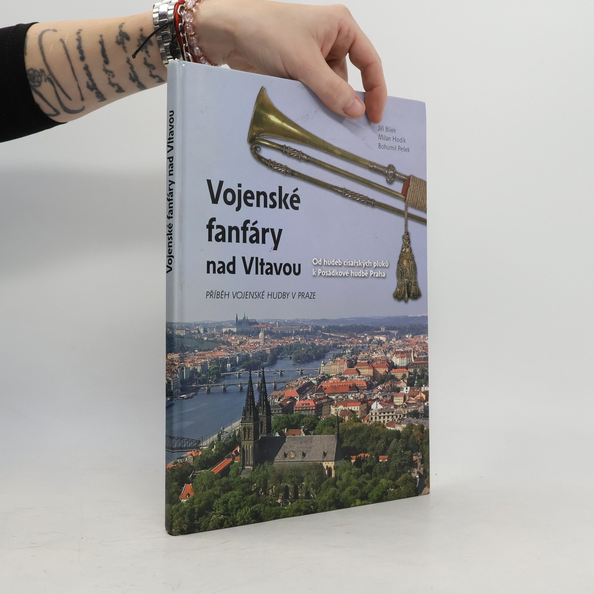 Bohumil Pešek Vojenské fanfáry nad Vltavou. Od hudeb císačských pluků k Posádkové hudbě Praha
