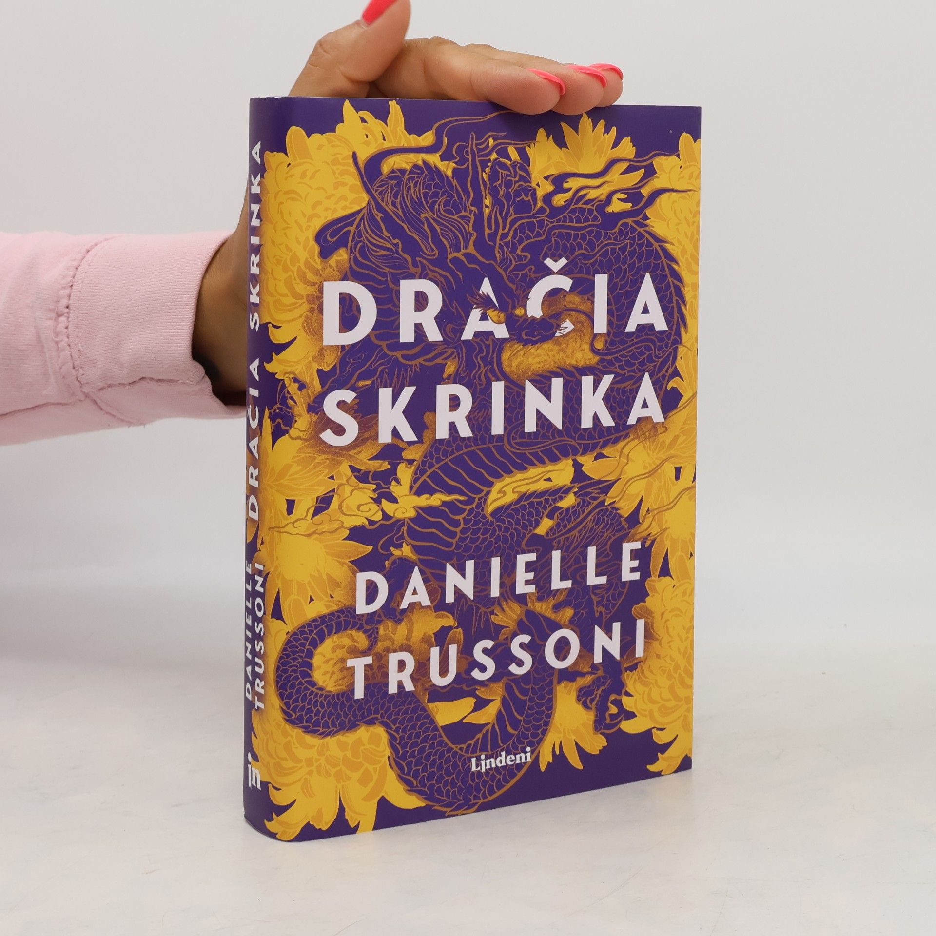 Danielle Trussoni Dračia skrinka