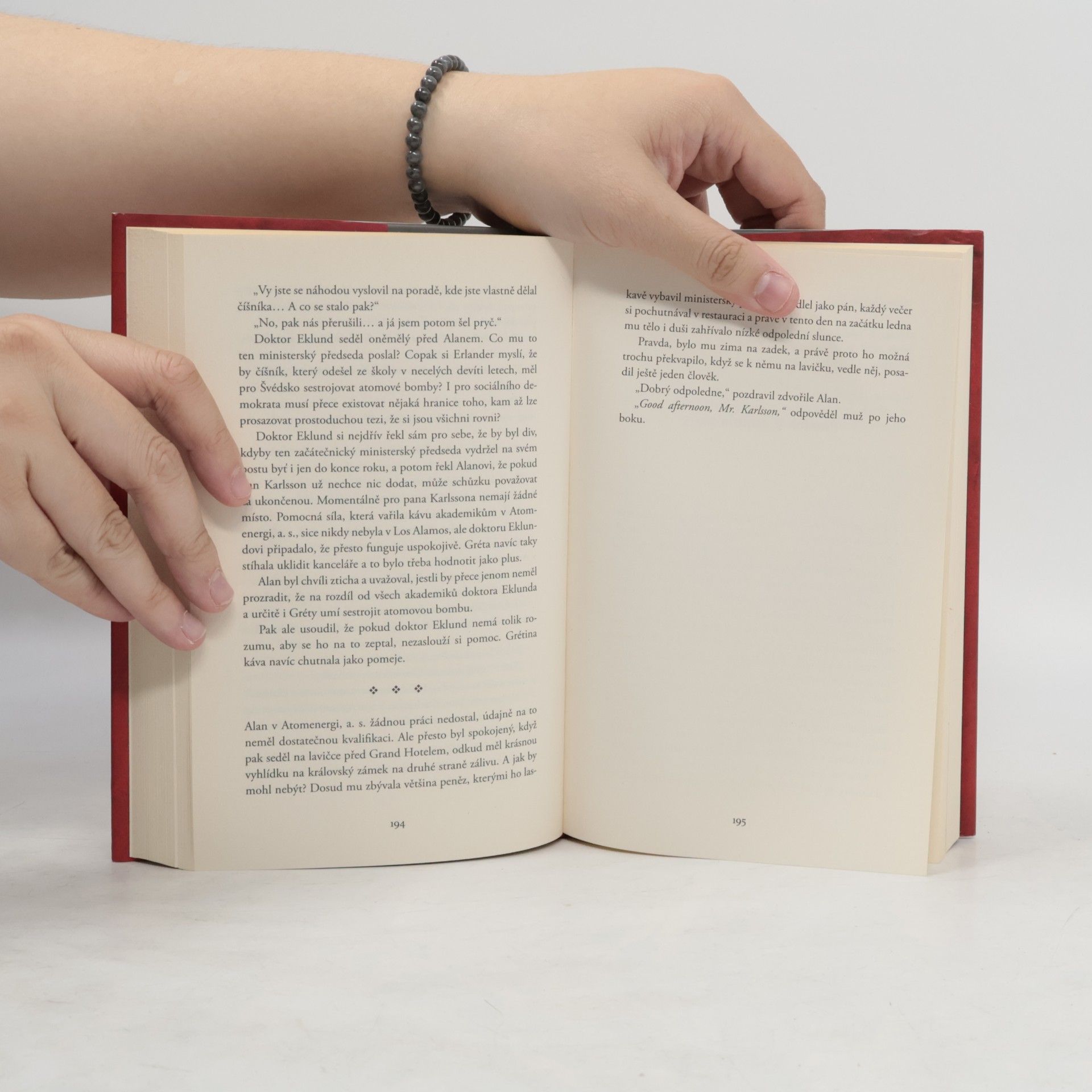 Jonas Jonasson Stoletý stařík, který vylezl z okna a zmizel
