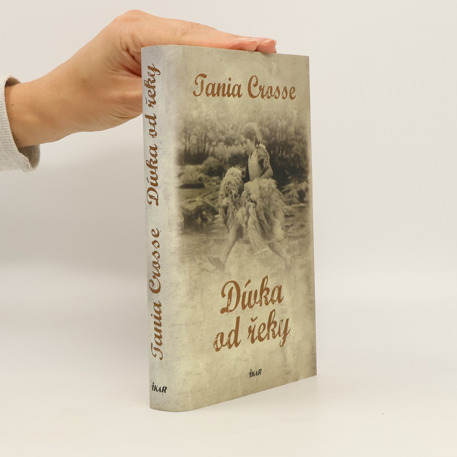 Tania Anne Crosse Dívka od řeky