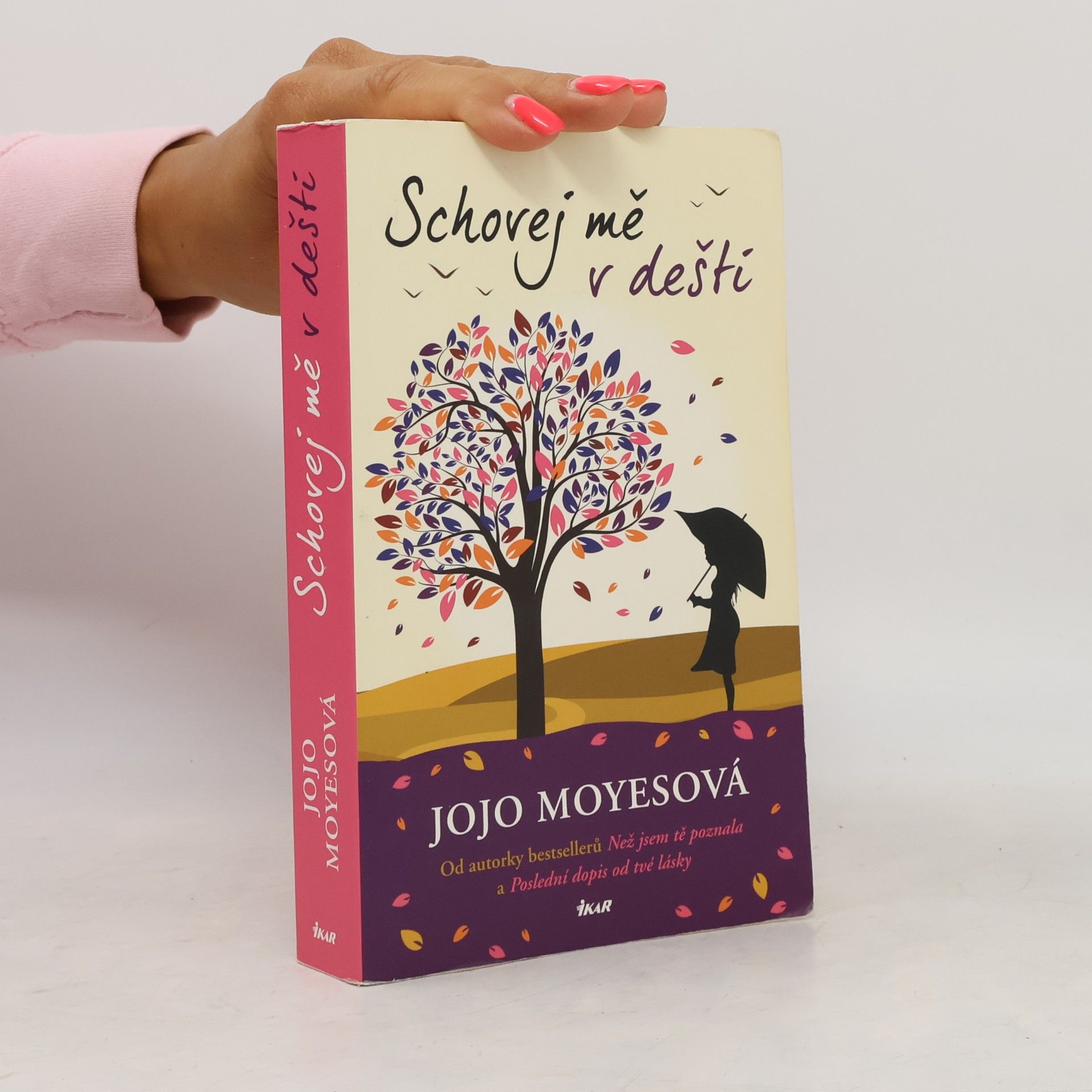 Jojo Moyes Schovej mě v dešti