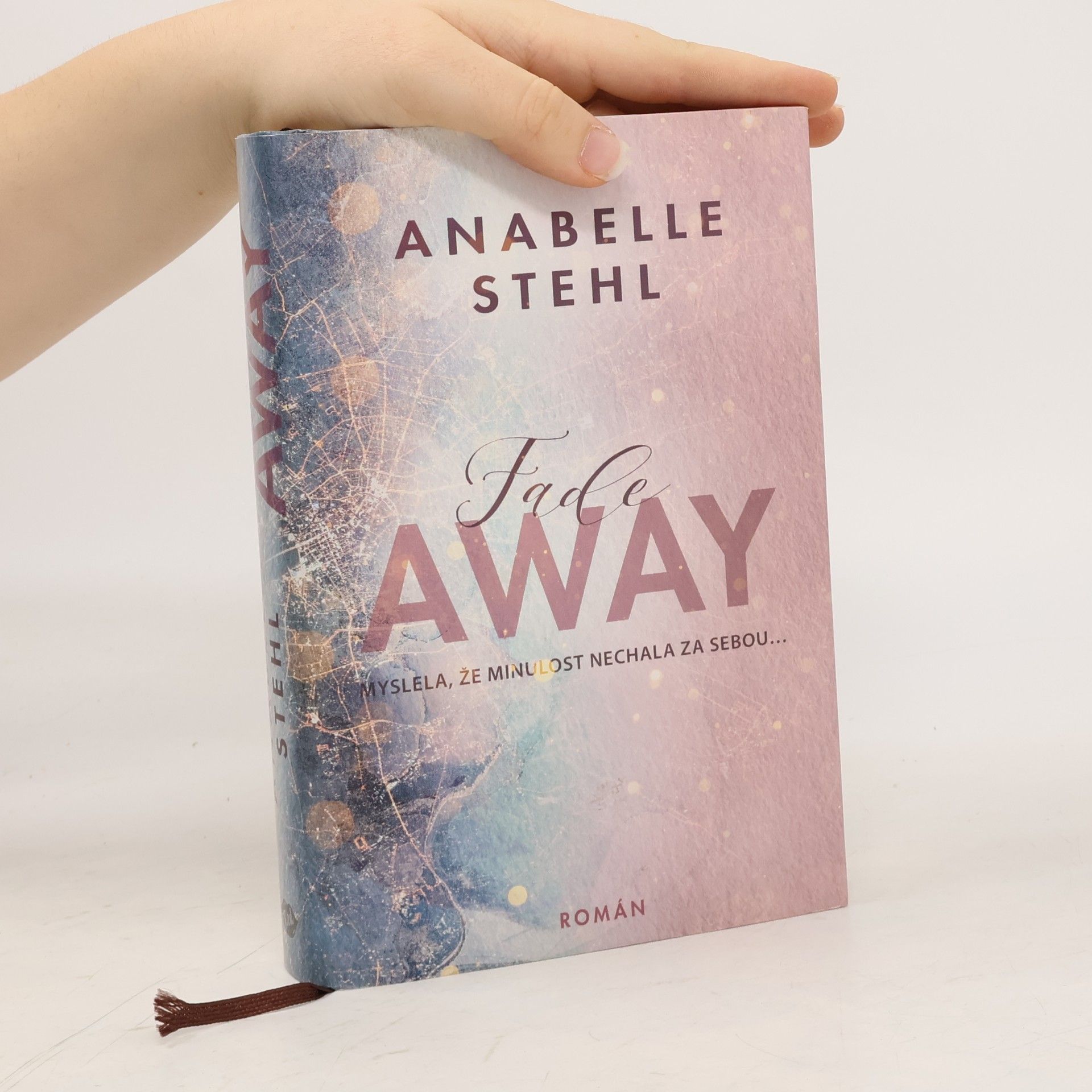 Anabelle Stehl FadeAway: doufá, že minulost nechala za sebou...