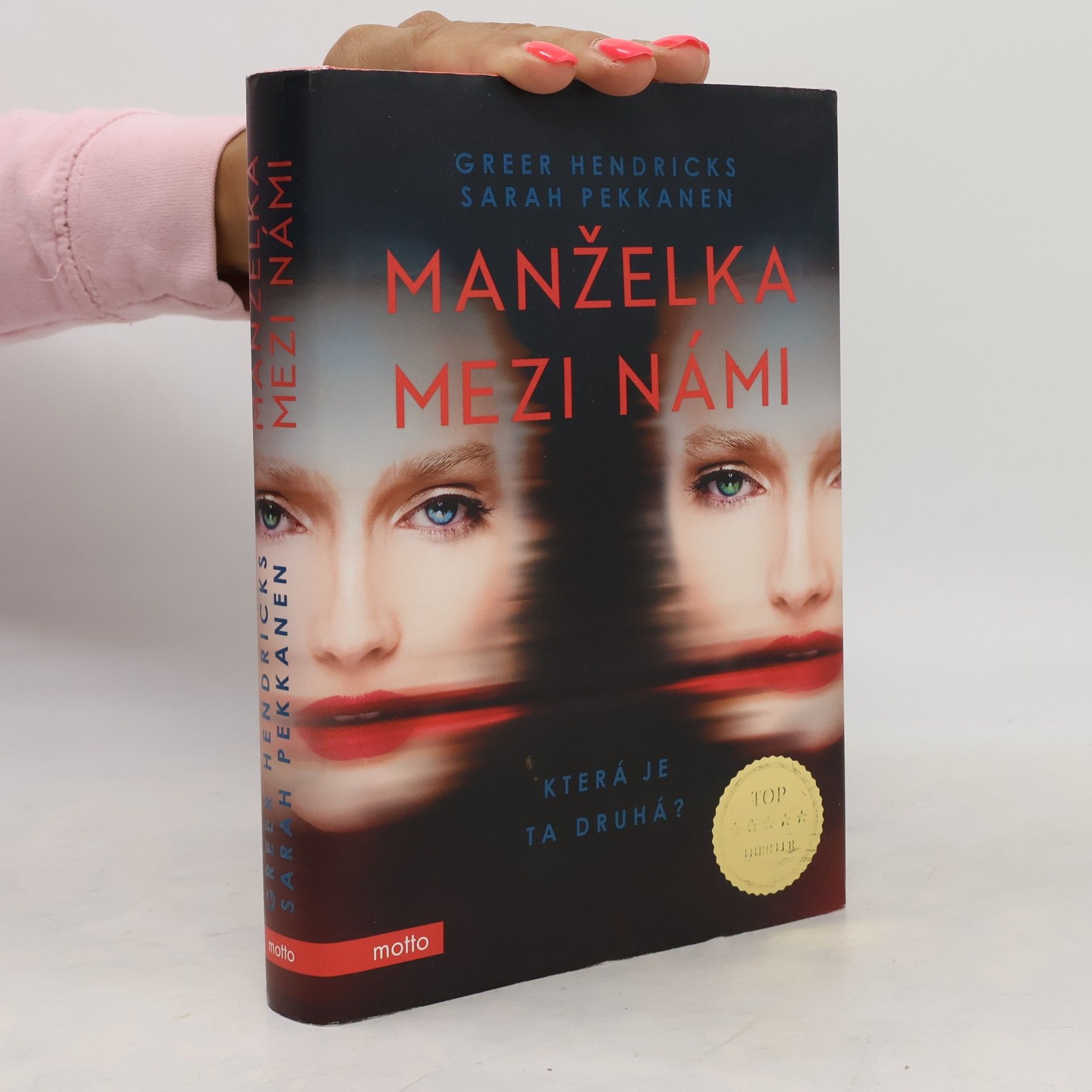 Greer Hendricks Manželka mezi námi