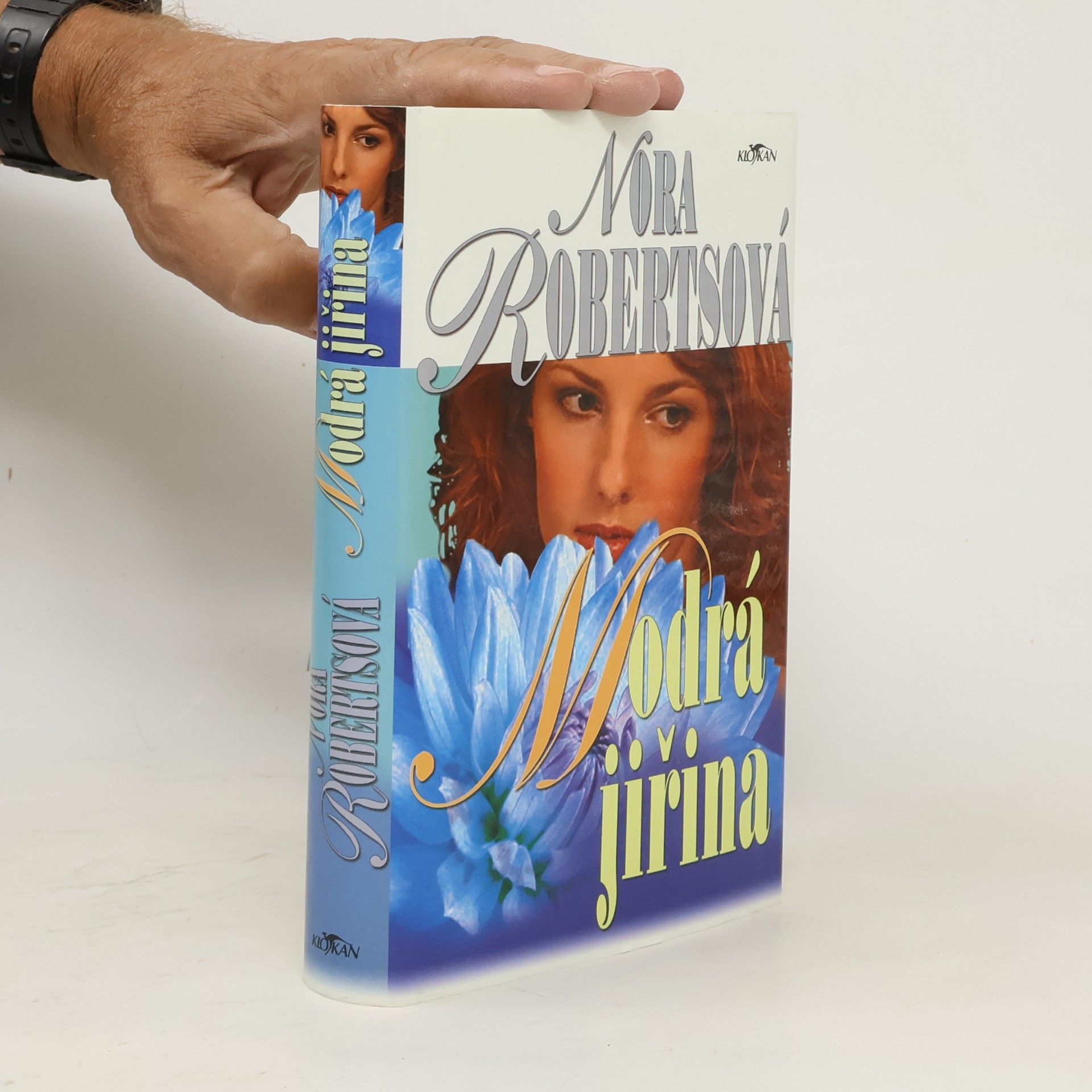 Nora Roberts Modrá jiřina