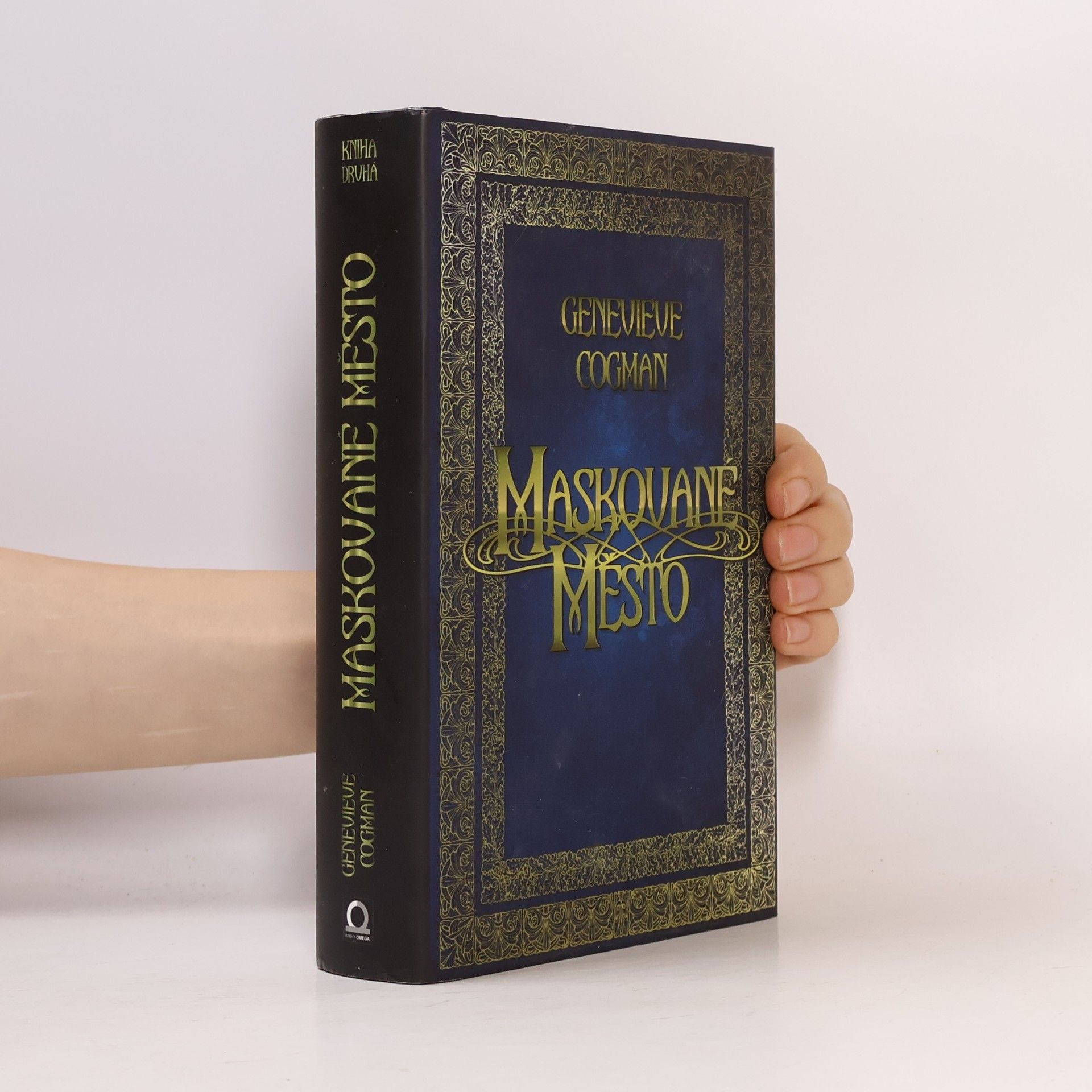 Genevieve Cogman Neviditelná knihovna. Kniha druhá, Maskované město