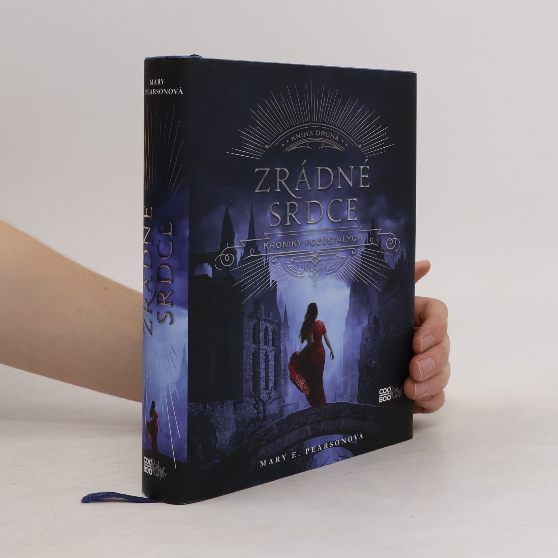 Mary E. Pearson Kroniky pozůstalých: Zrádné srdce. Kniha druhá