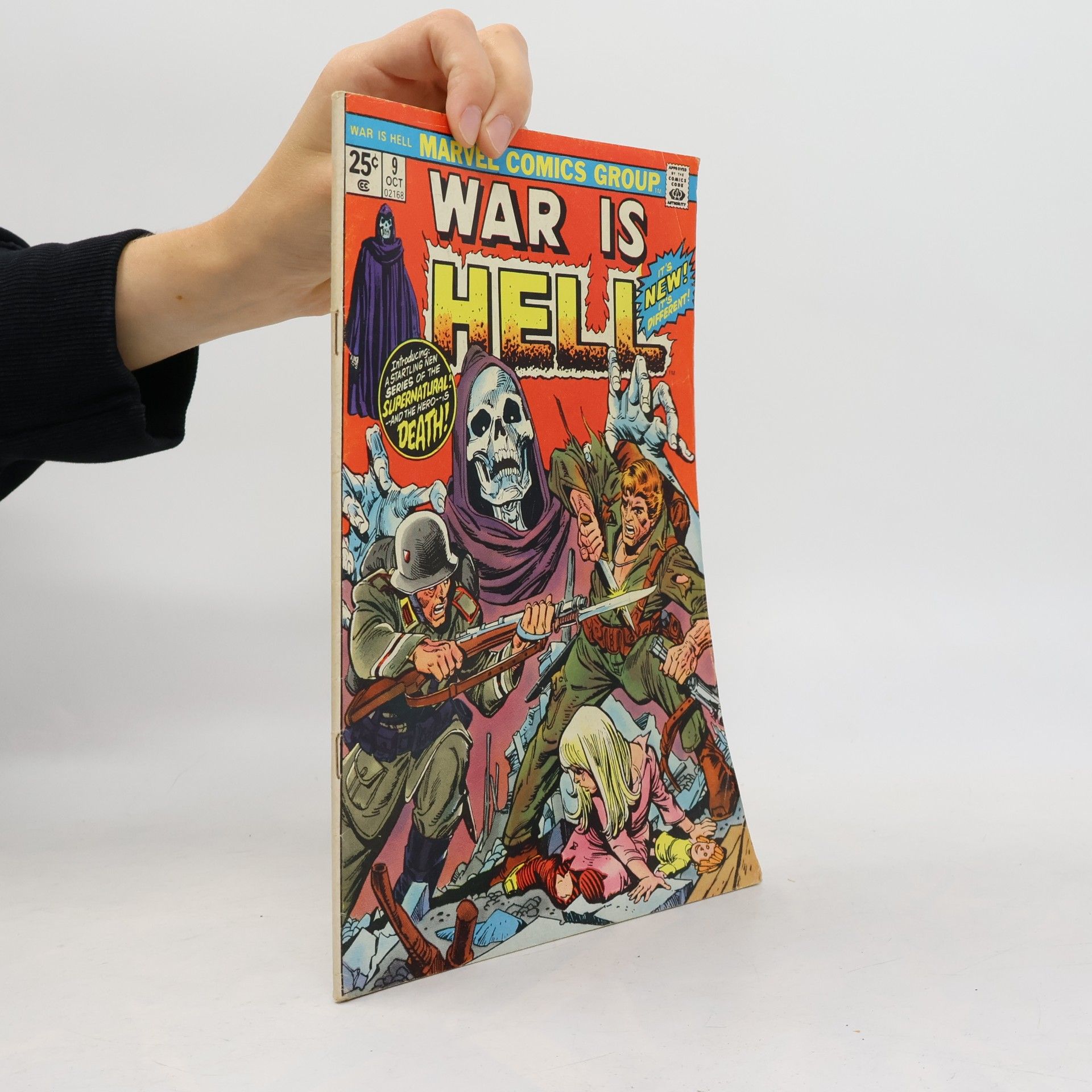 Various authors War is Hell