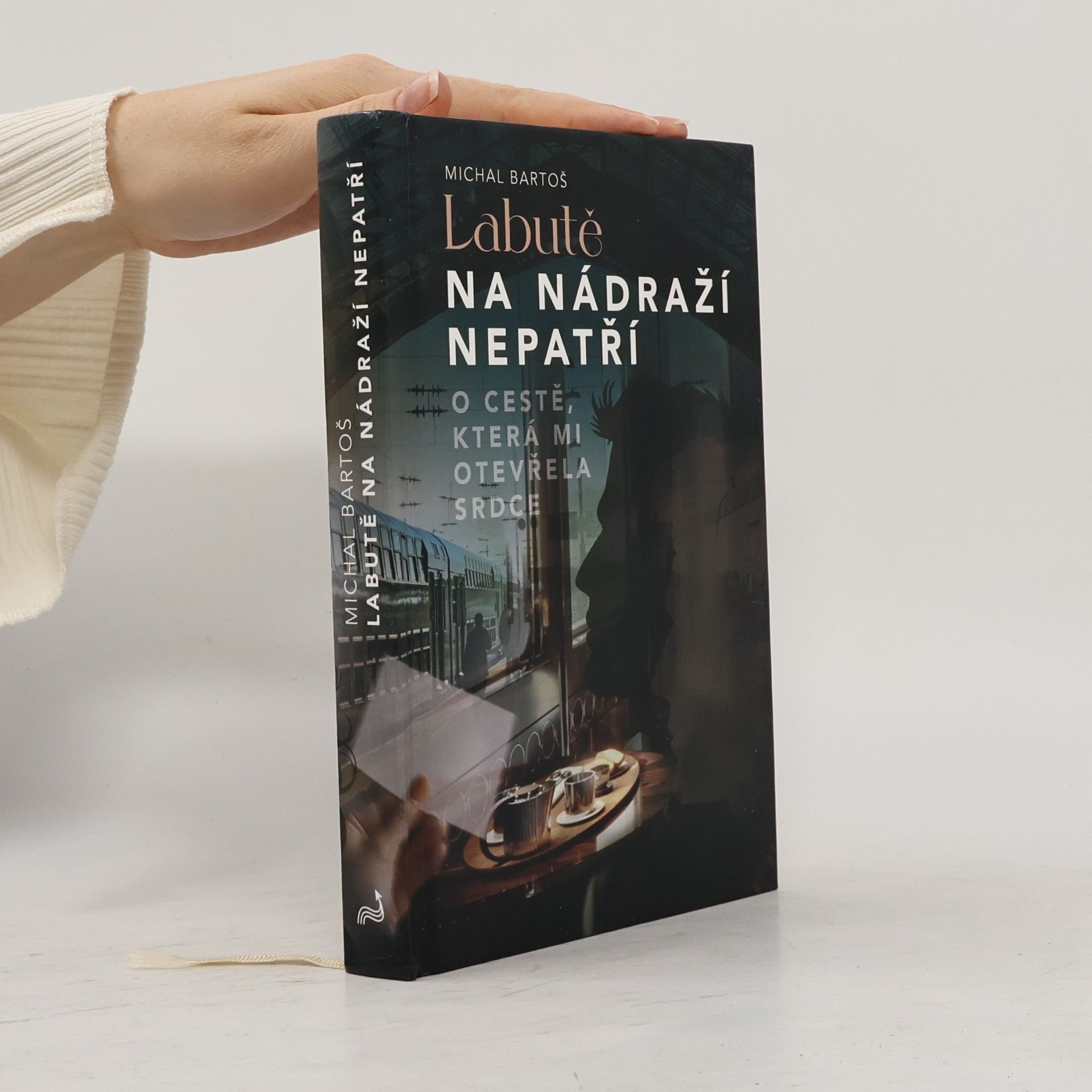 Michal Bartoš Labutě na nádraží nepatří