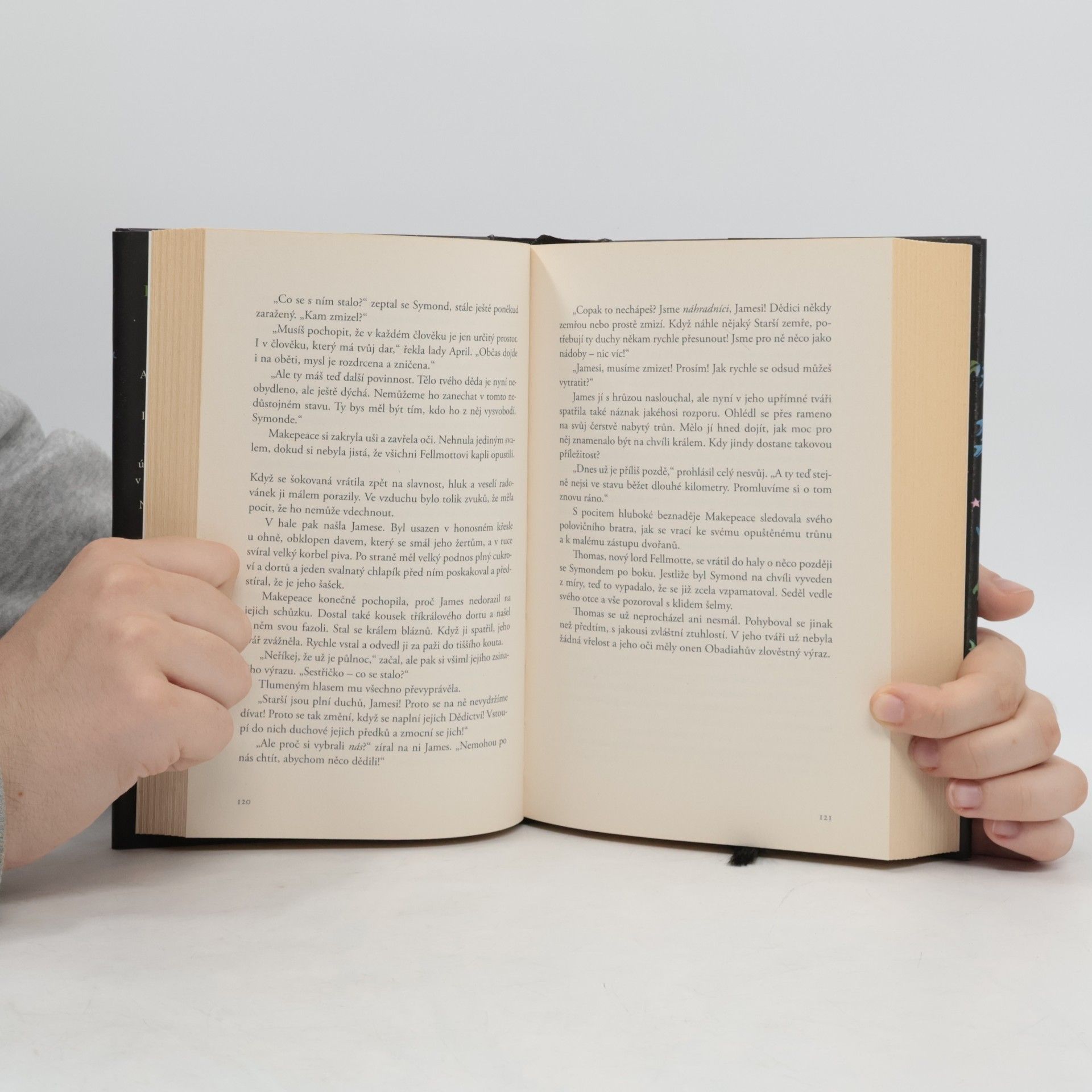 Frances Hardinge Kůže plná stínů