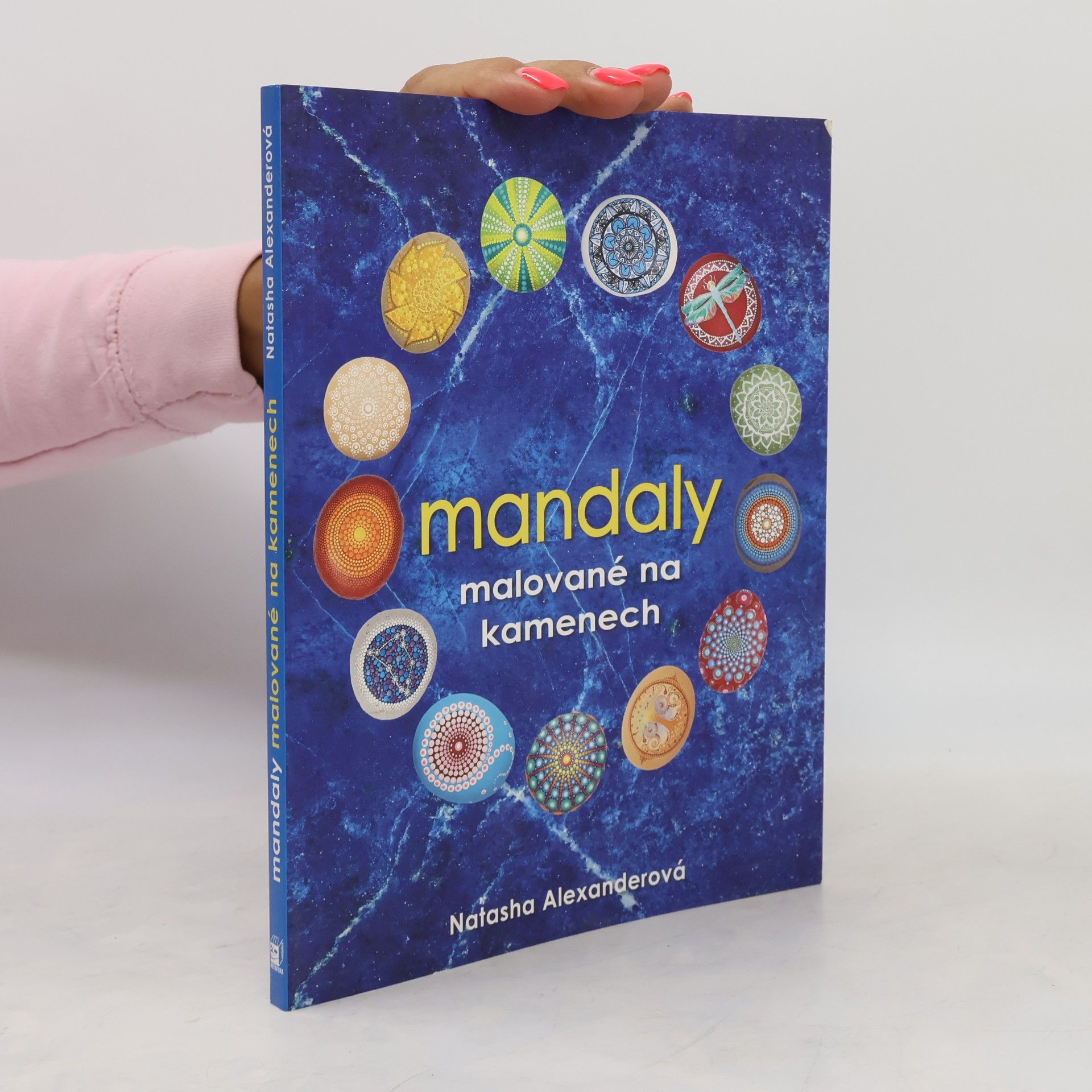 Natasha Alexander Mandaly malované na kamenech