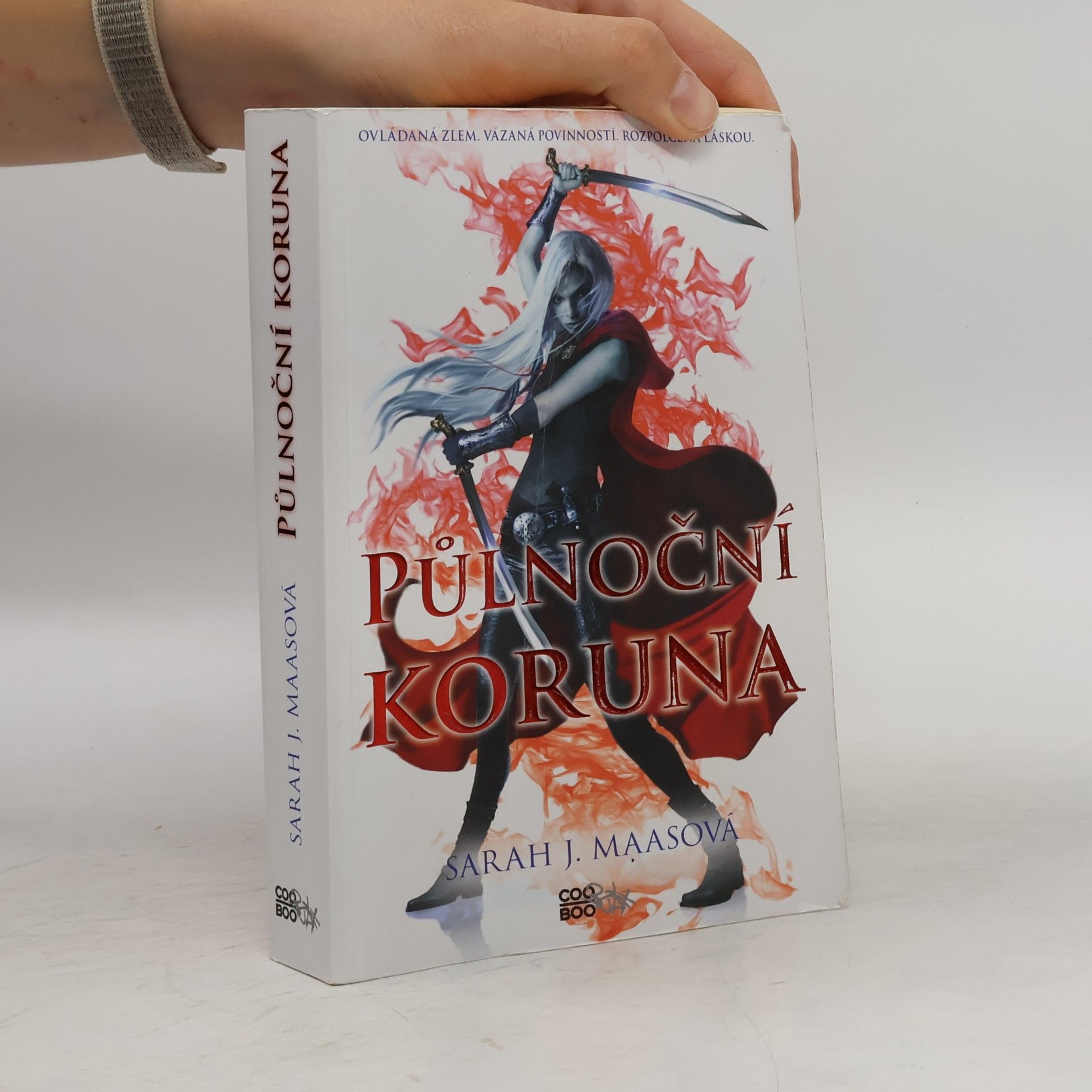 Sarah J. Maas Půlnoční koruna