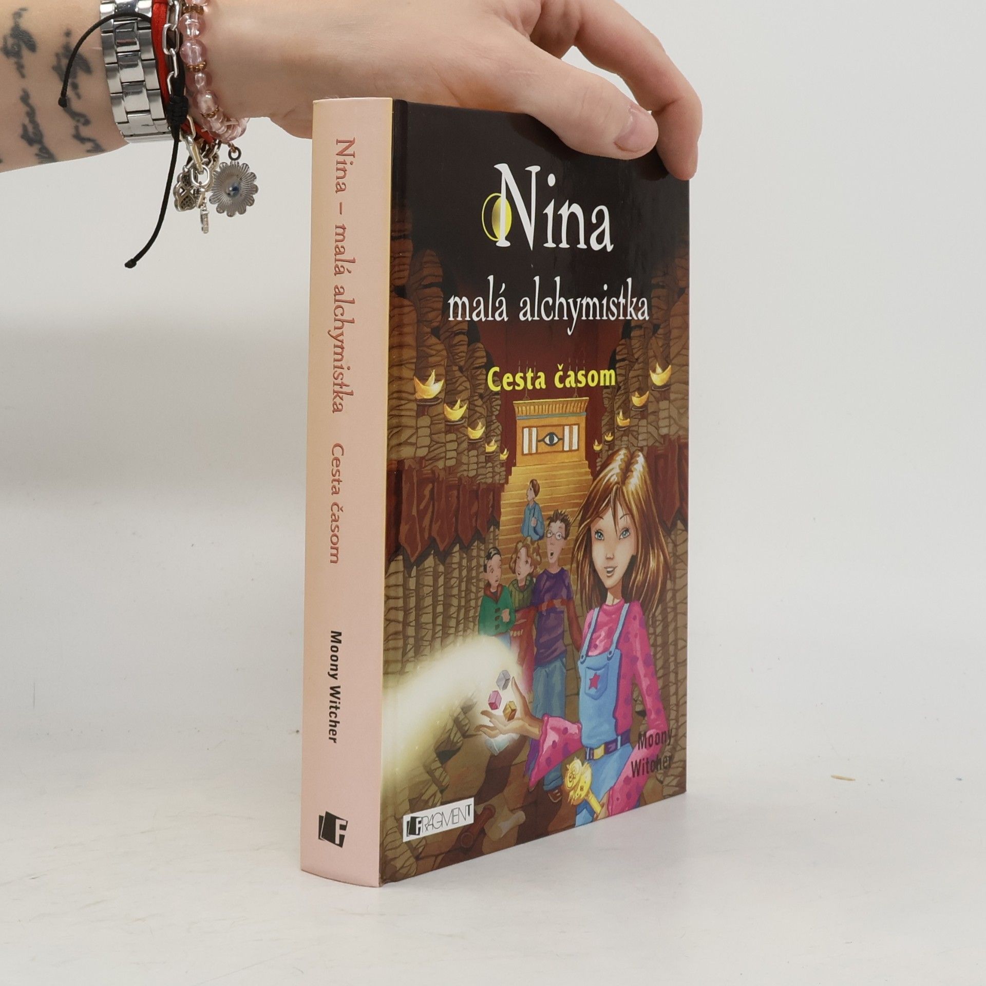 Moony Witcher Nina - malá alchymistka: Cesta časom