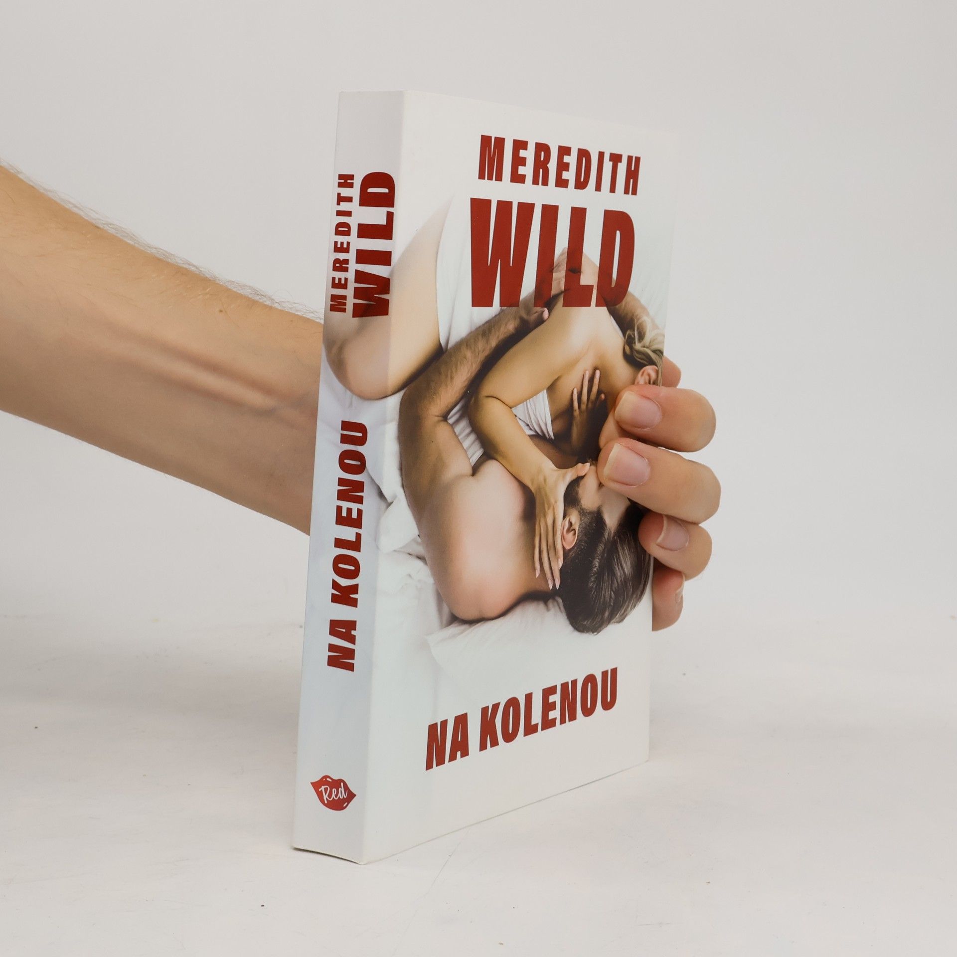 Meredith Wild Na kolenou
