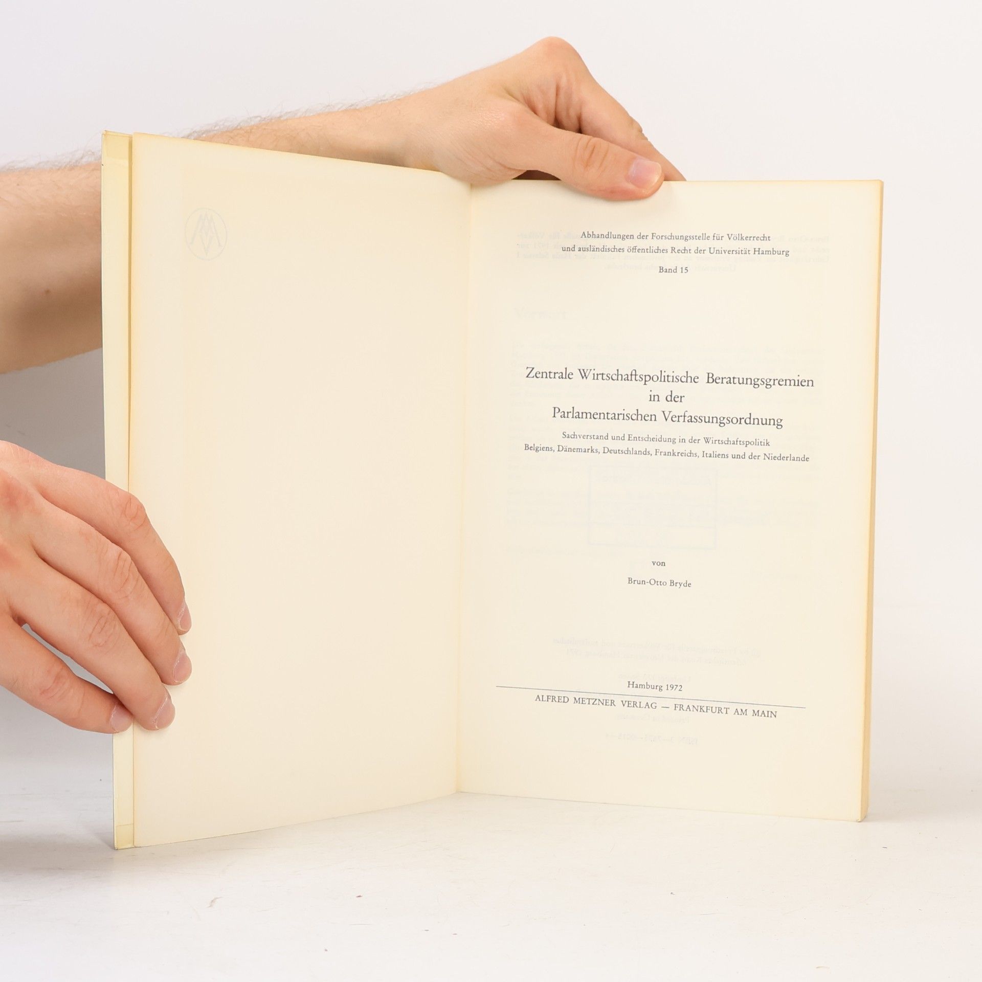 Brun-Otto Bryde Zentrale wirtschaftspolitische Beratungsgremien in der parlamentarischen Verfassungsordnung
