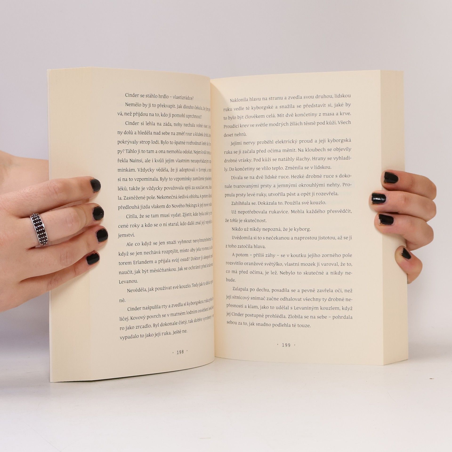 Marissa Meyer Scarlet. Měsíční kroniky. 2. díl