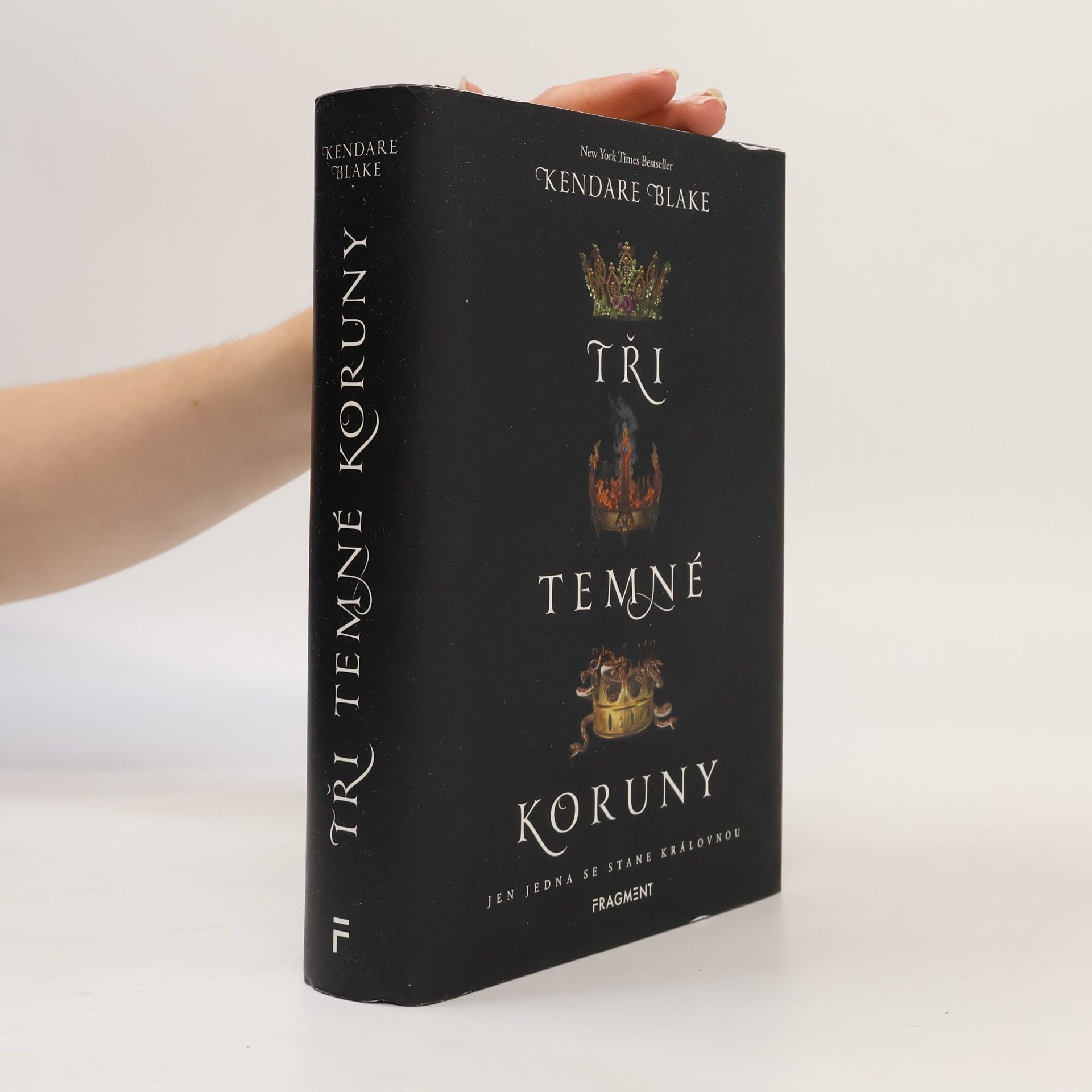 Kendare Blake Tři temné koruny