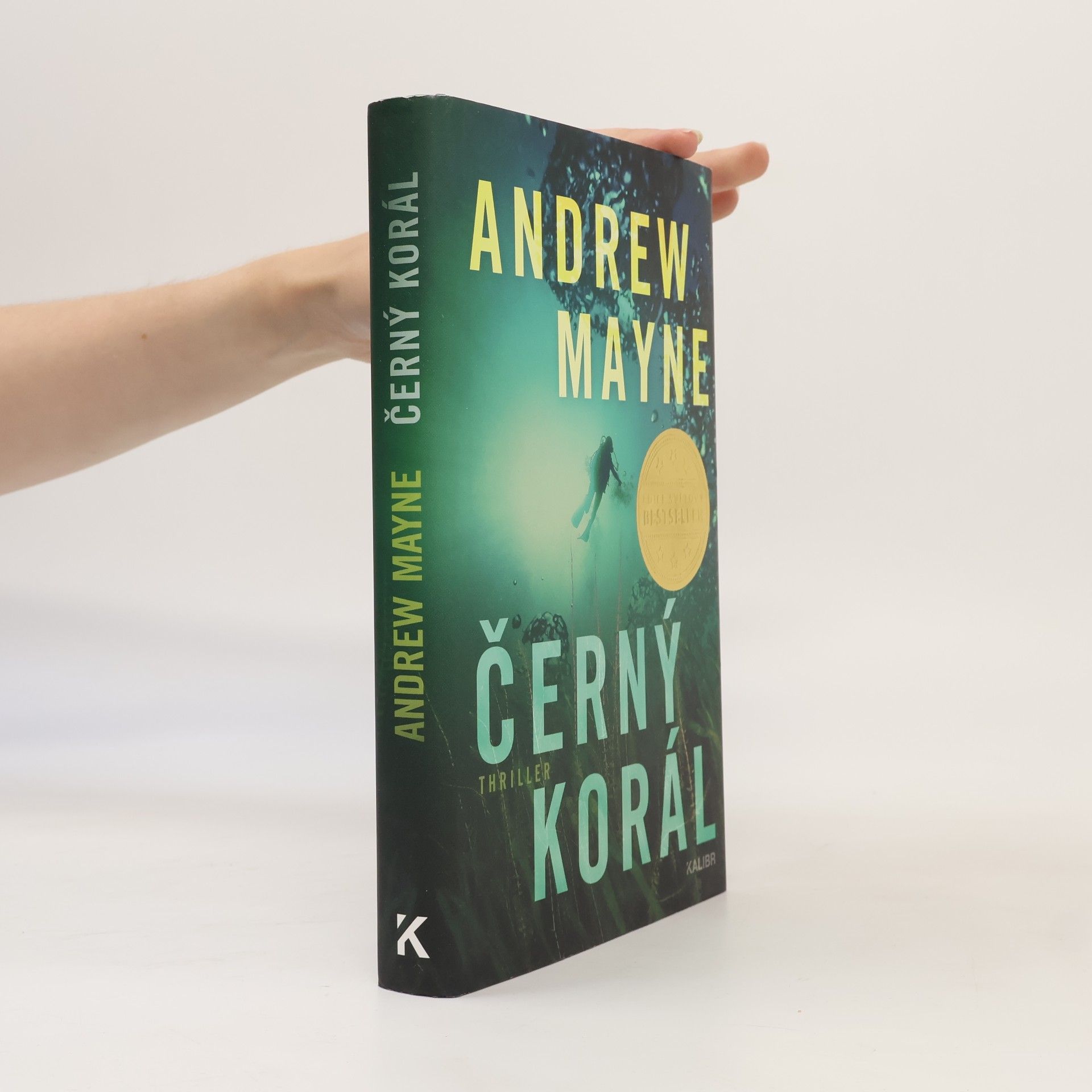 Andrew Mayne Černý korál
