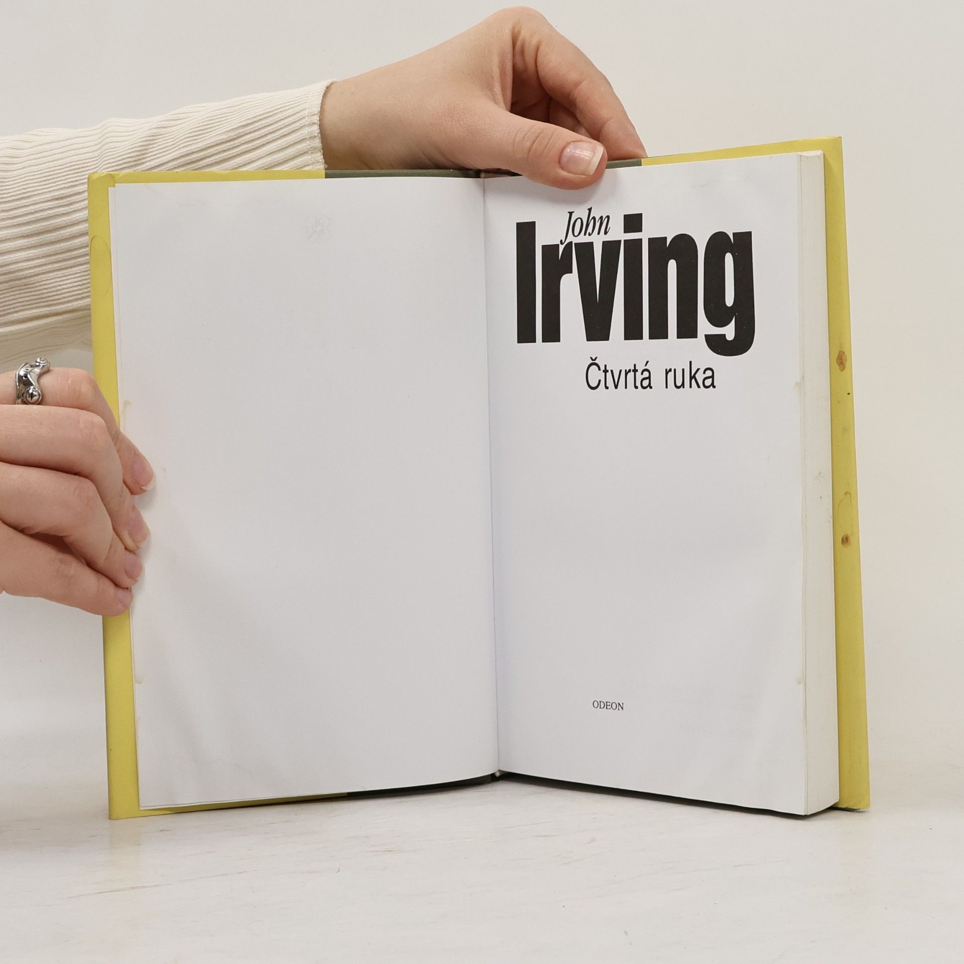 John Irving Čtvrtá ruka