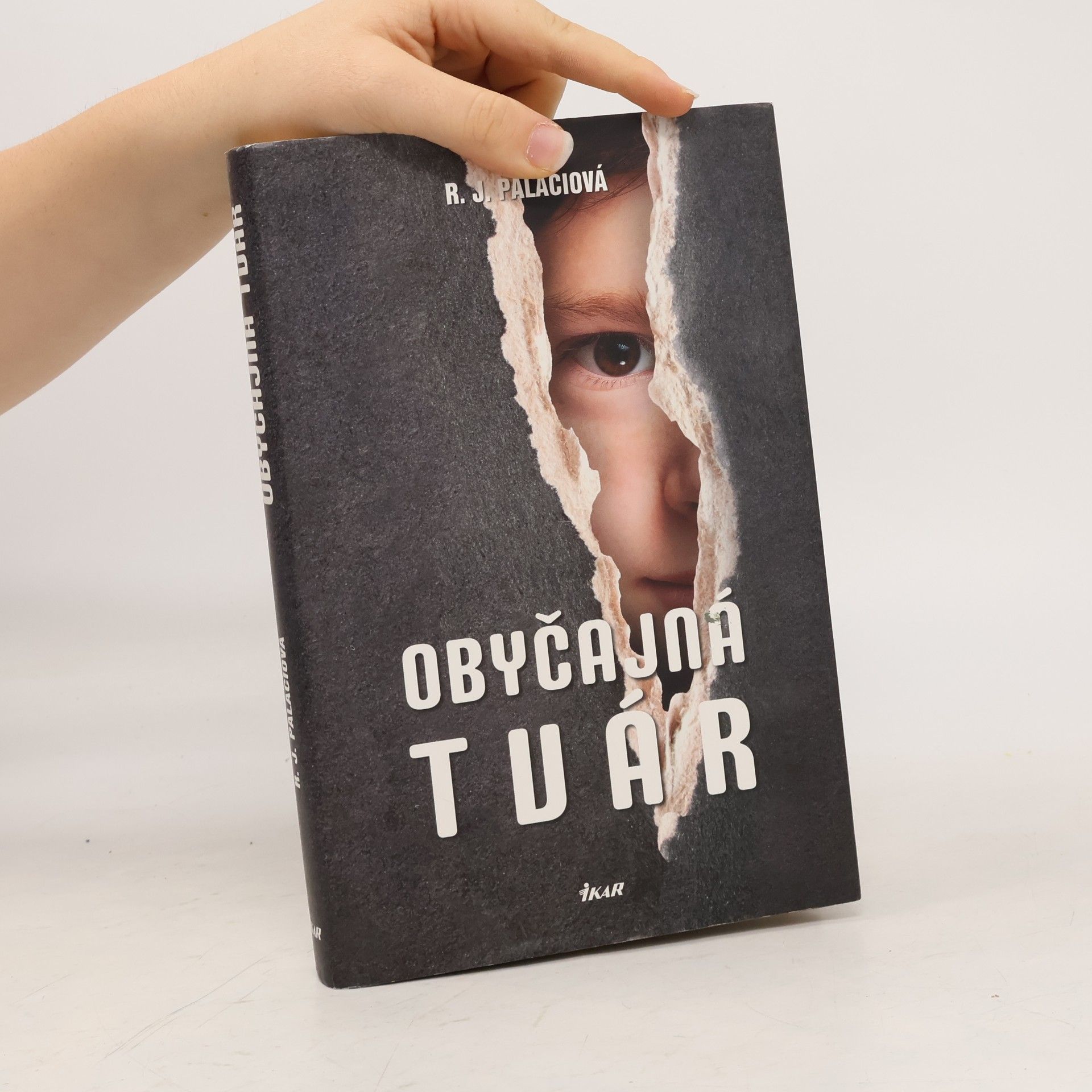 Raquel J. Palacio Obyčajná tvár