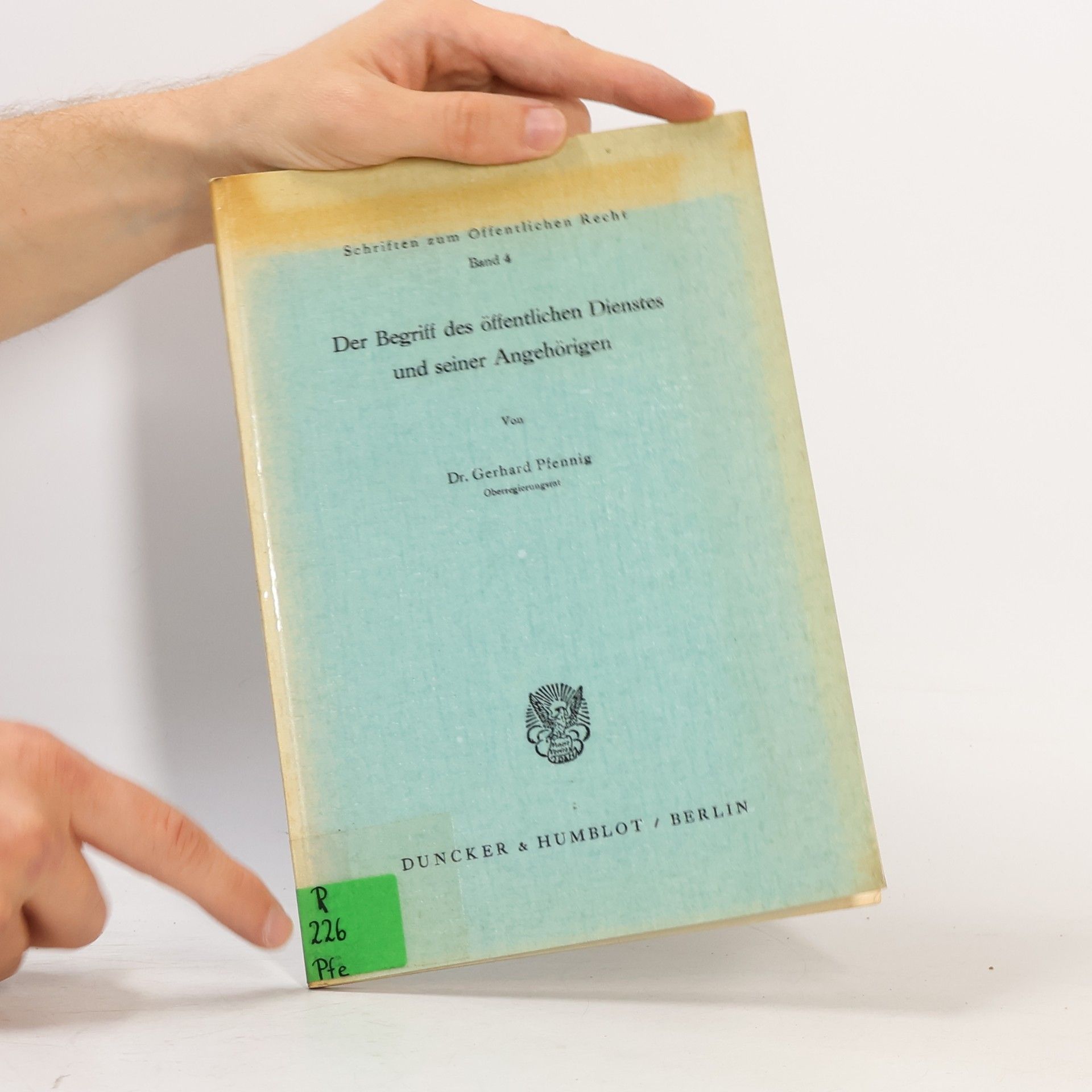 Gerhard Pfennig Der Begriff des öffentlichen Dienstes und seiner Angehörigen