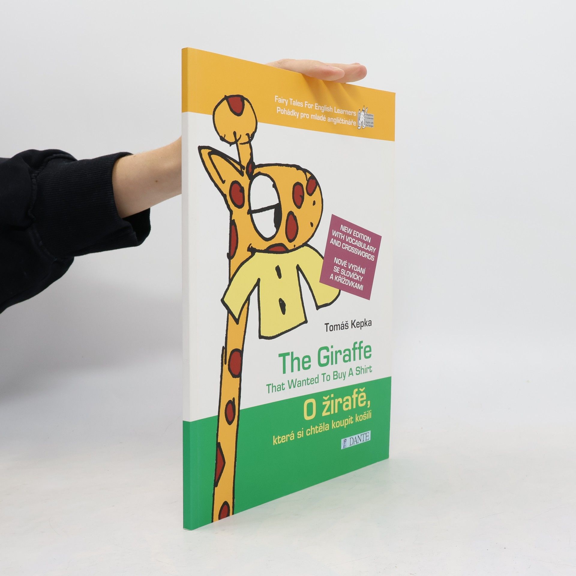 Tanwer Ali O žirafě, která si chtěla koupit košili : nové vydání se slovíčky a křížovkami = The giraffe that wanted to buy a shirt : new edition with vocabulary and crosswords