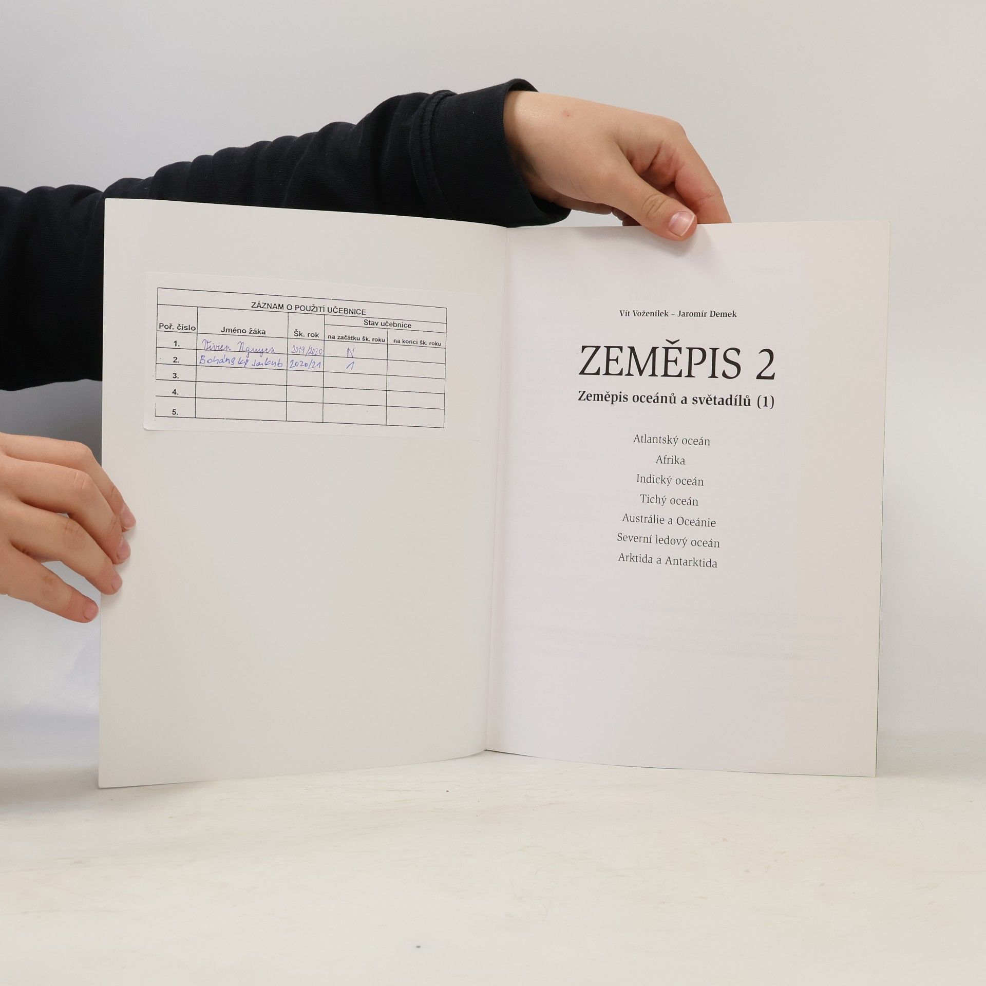 Vít Voženílek Zeměpis 2 - Zeměpis oceánů a světadílů 1 (Afrika, Austrálie a Oceánie, Arktida a Antarktida, Oceány)
