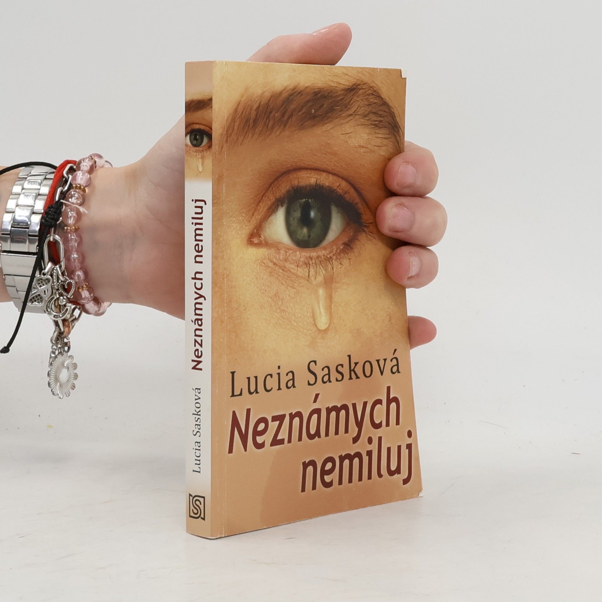Lucia Sasková Neznámych nemiluj
