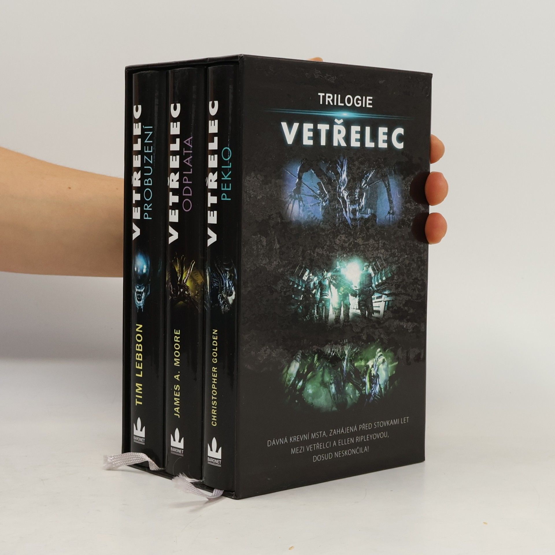 A. Moore Moore Trilogie Vetřelec
