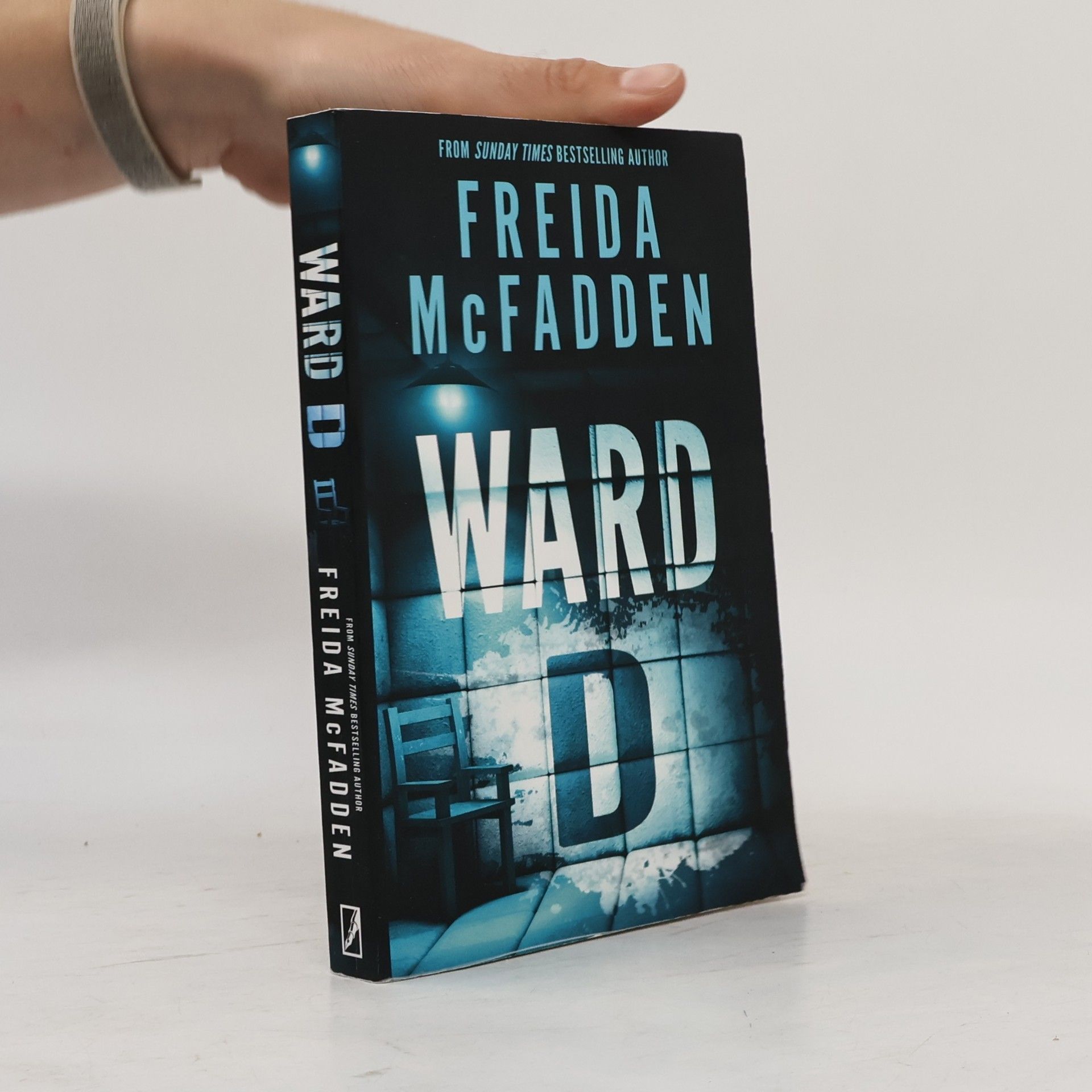 Freida McFadden Ward D