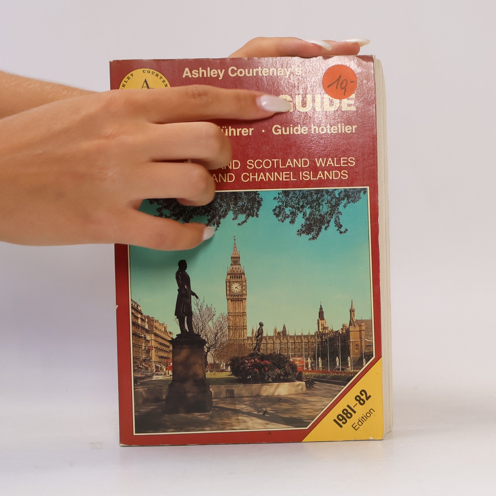 Ashley Courtenay Hotel Guide 1981-82 Edition