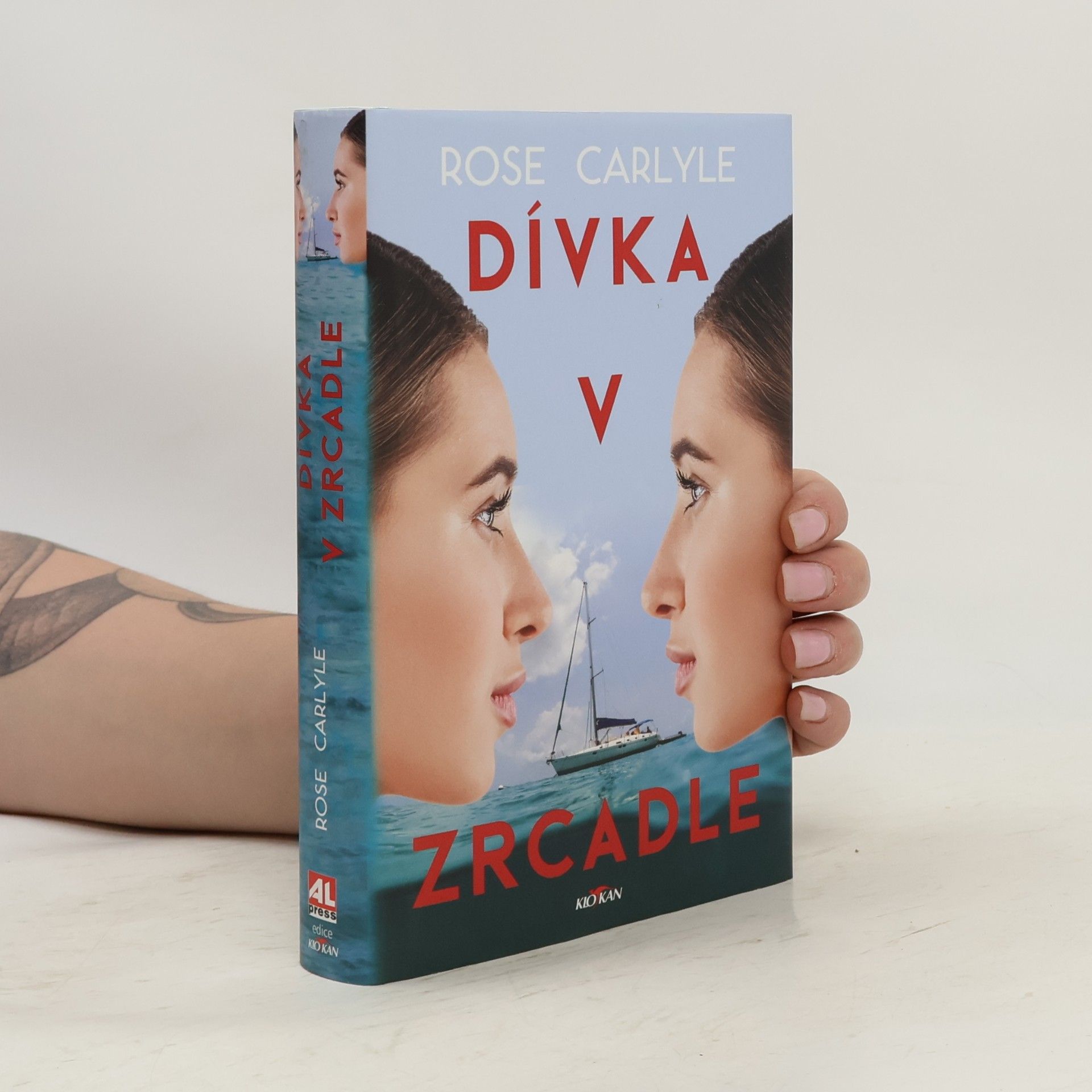 Rose Carlyle Dívka v zrcadle