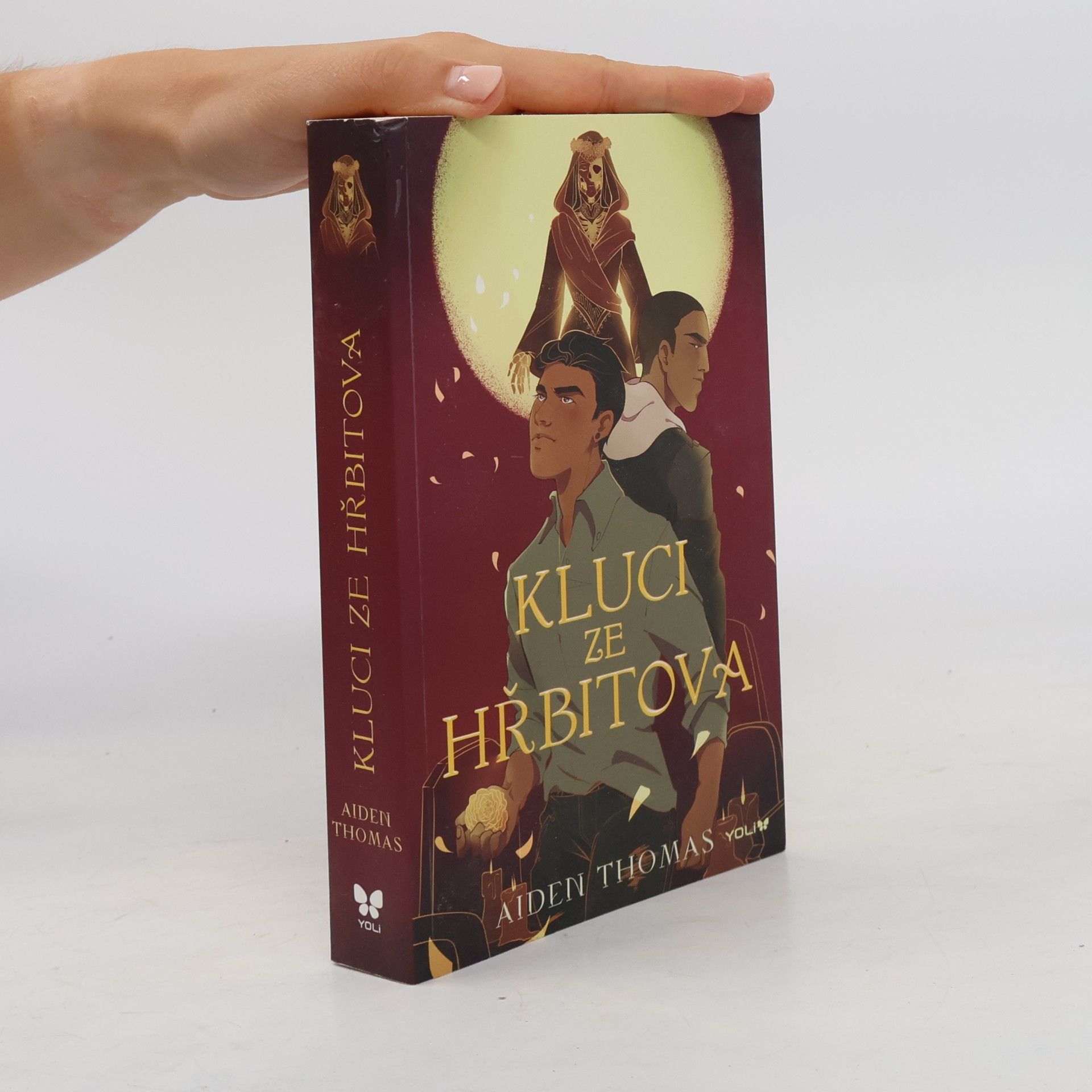 Aiden Thomas Kluci ze hřbitova