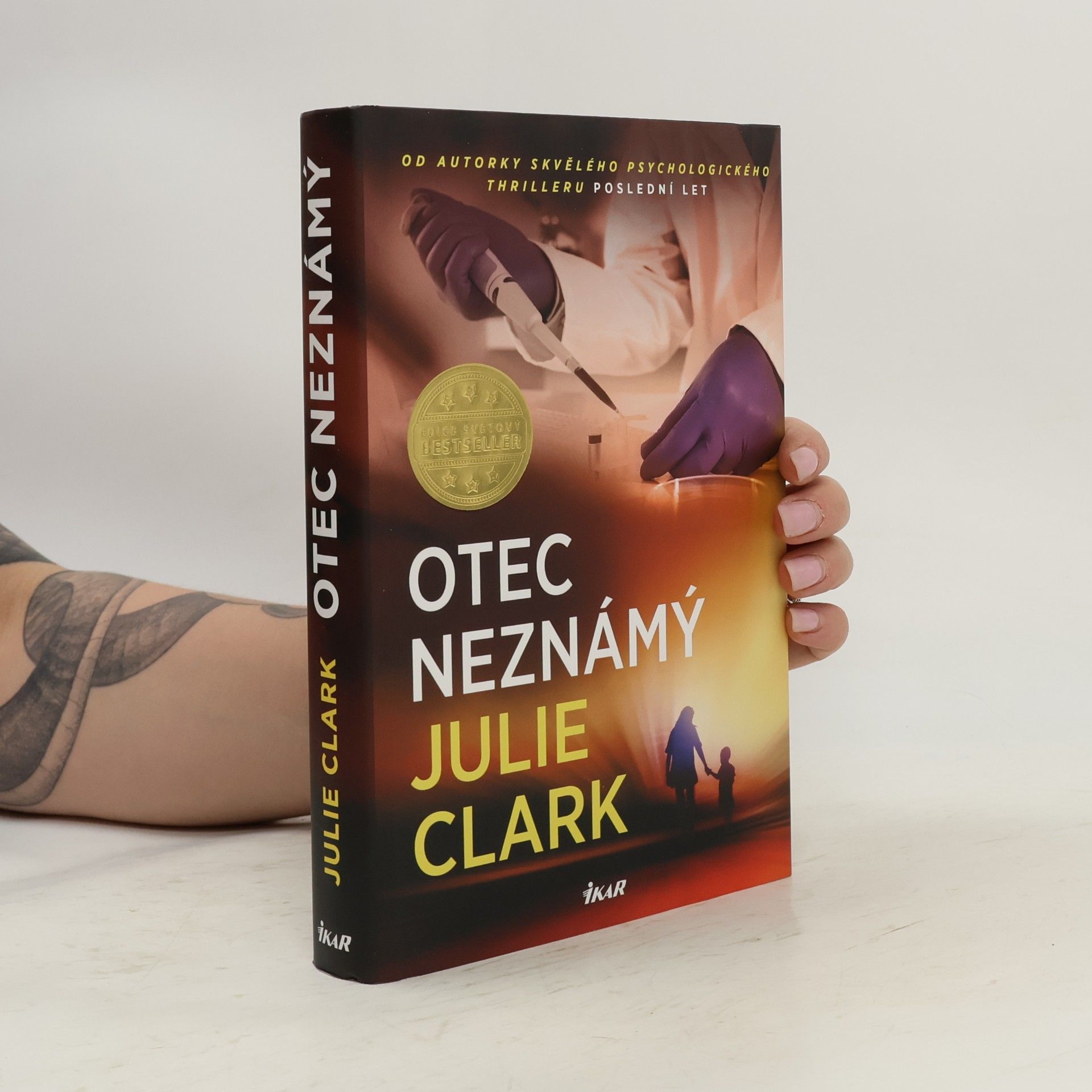 Julie Clark Otec neznámý