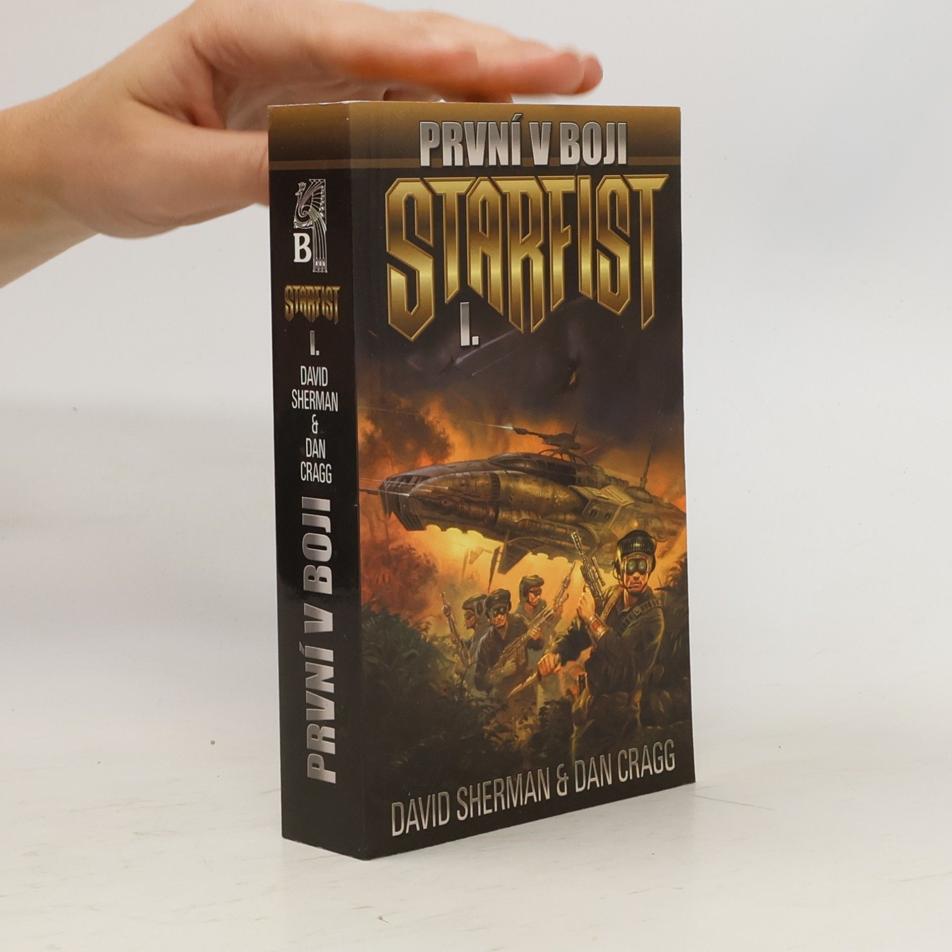 Dan Cragg Starfist. První v boji. Kniha první
