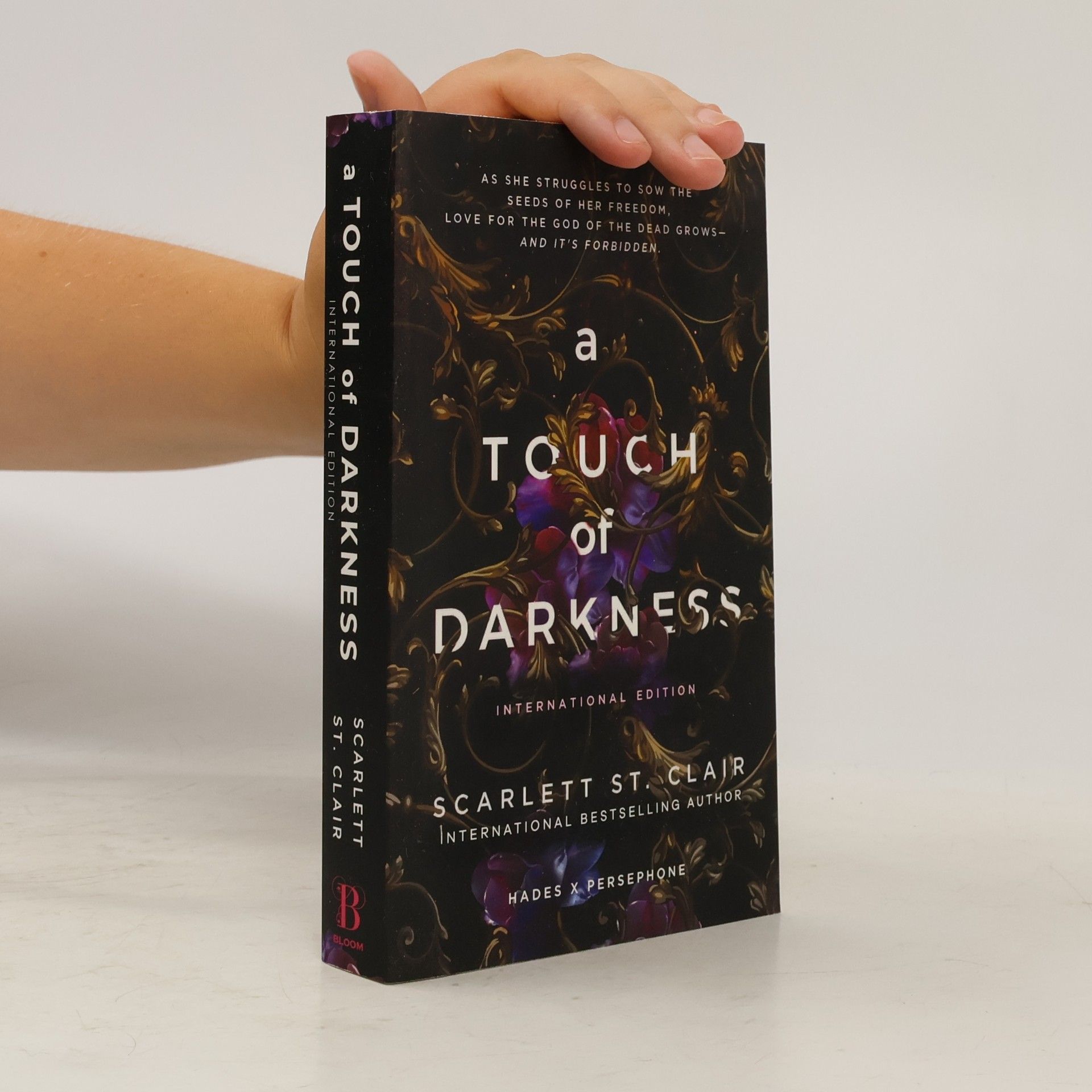 Scarlett St. Clair A Touch of Darkness