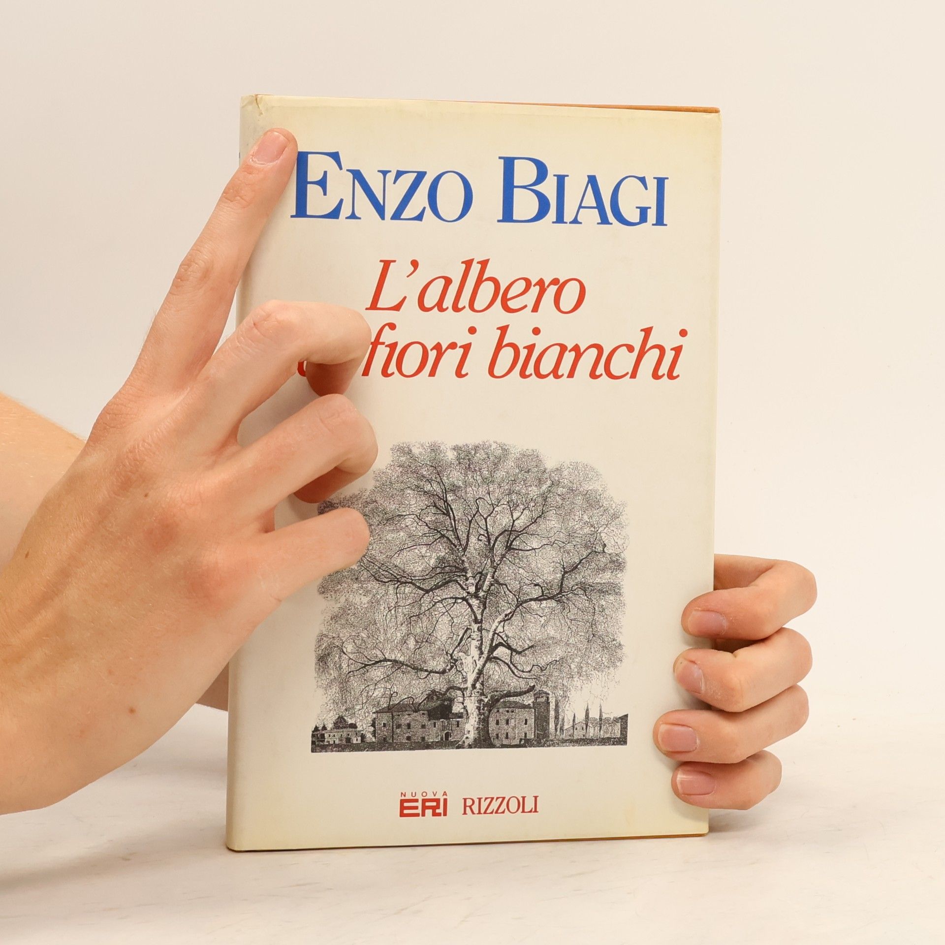 Enzo Biagi L'albero dai fiori bianchi
