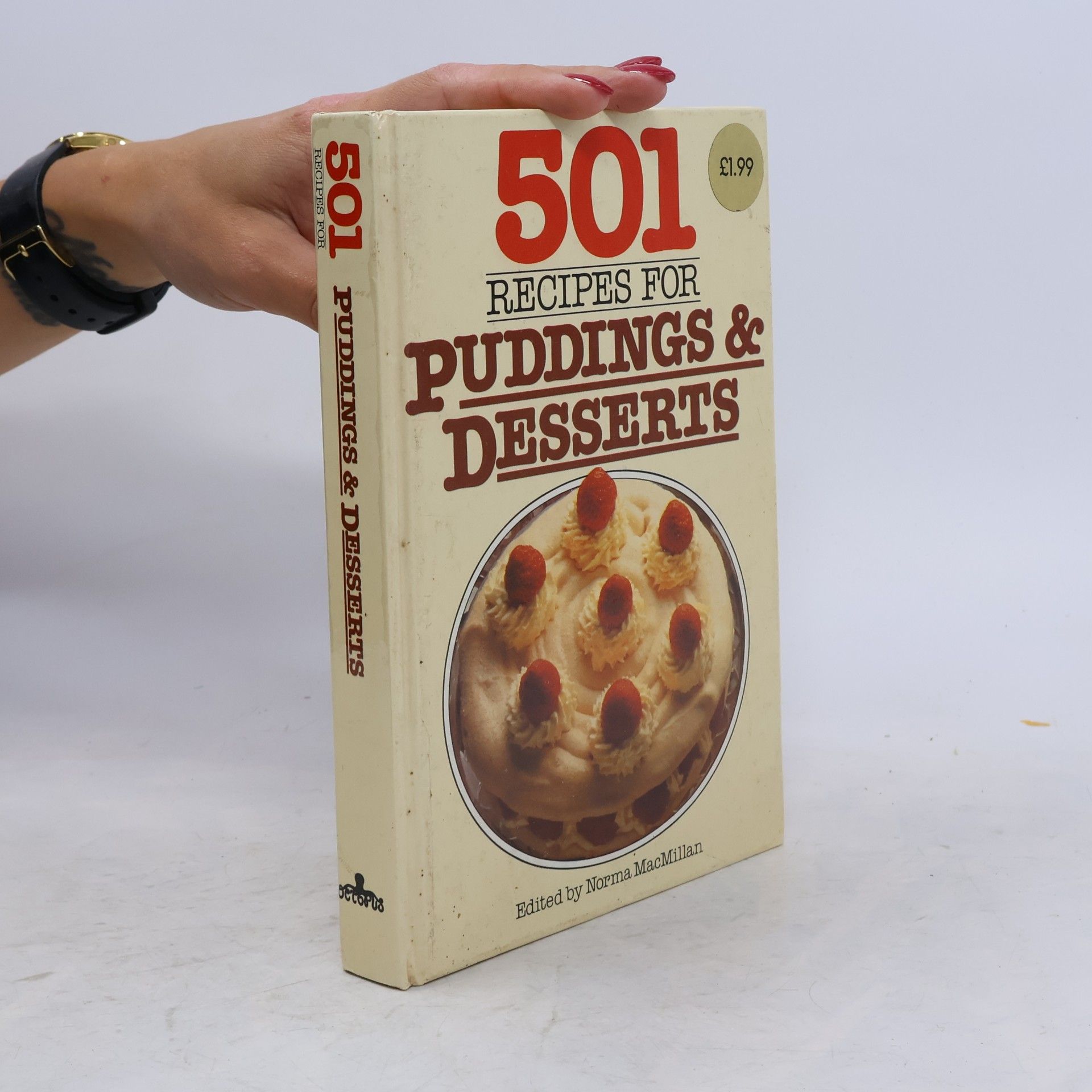 Norma MacMillan 500 Recipes for Puddings and Desserts