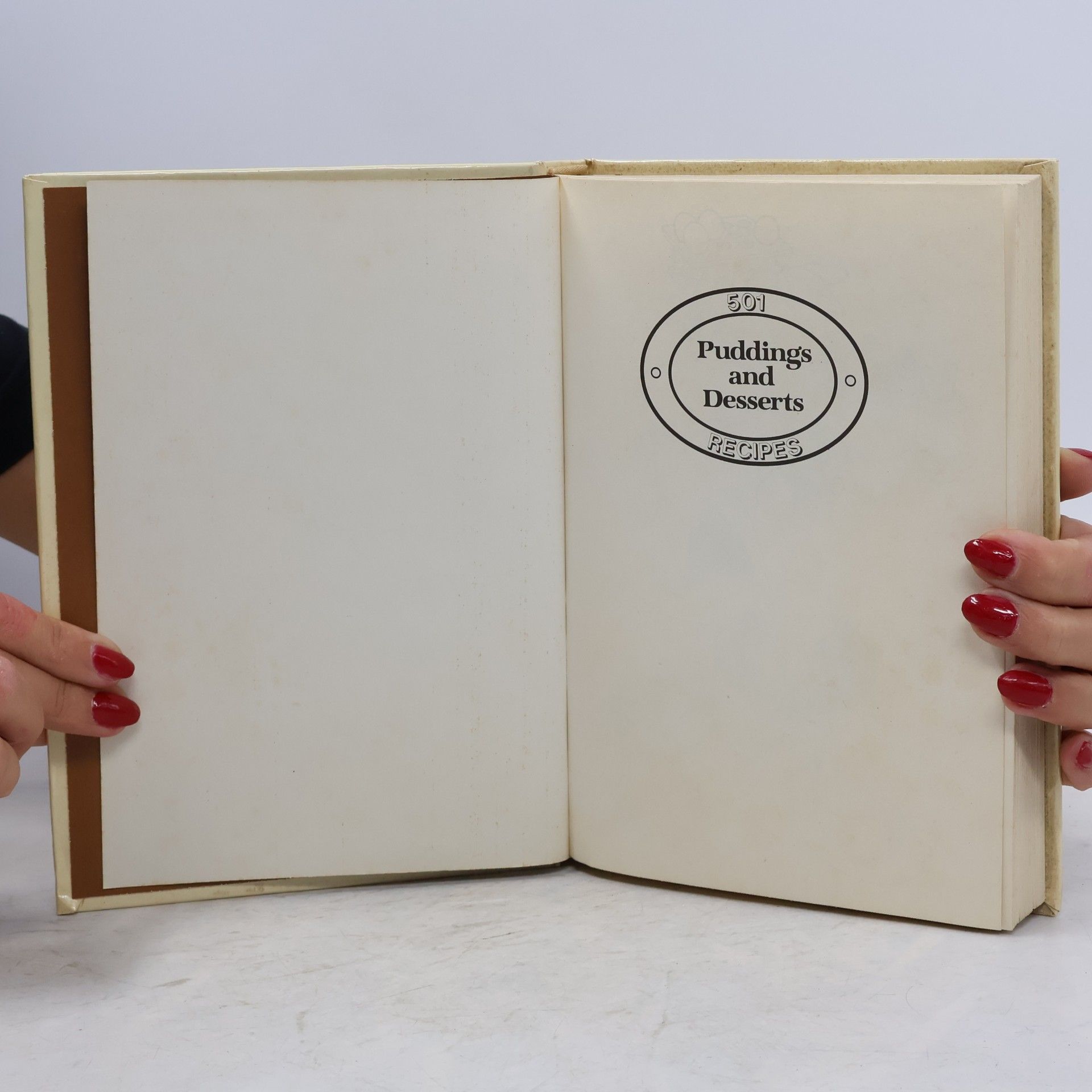 Norma MacMillan 500 Recipes for Puddings and Desserts