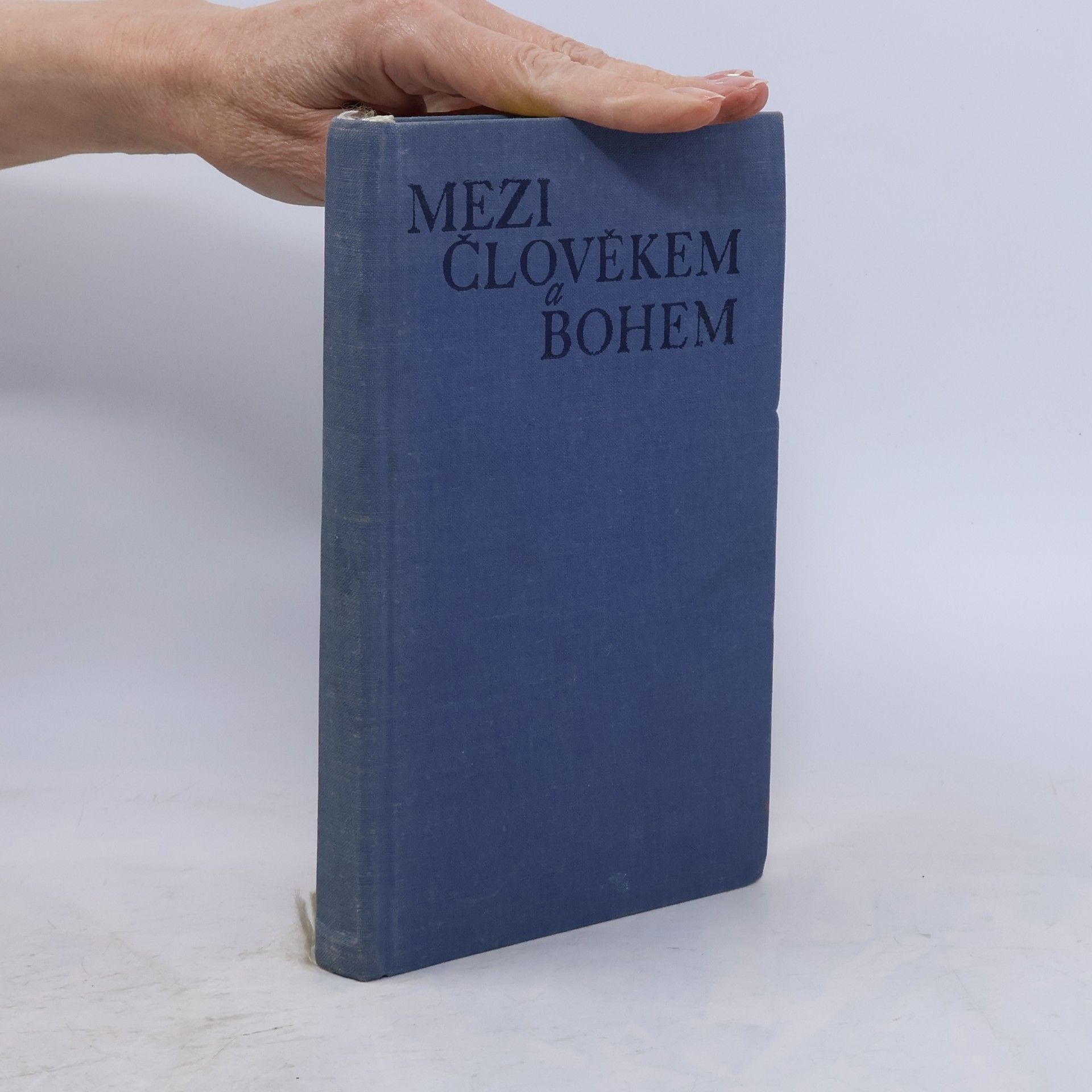 Autores varios Mezi člověkem a Bohem