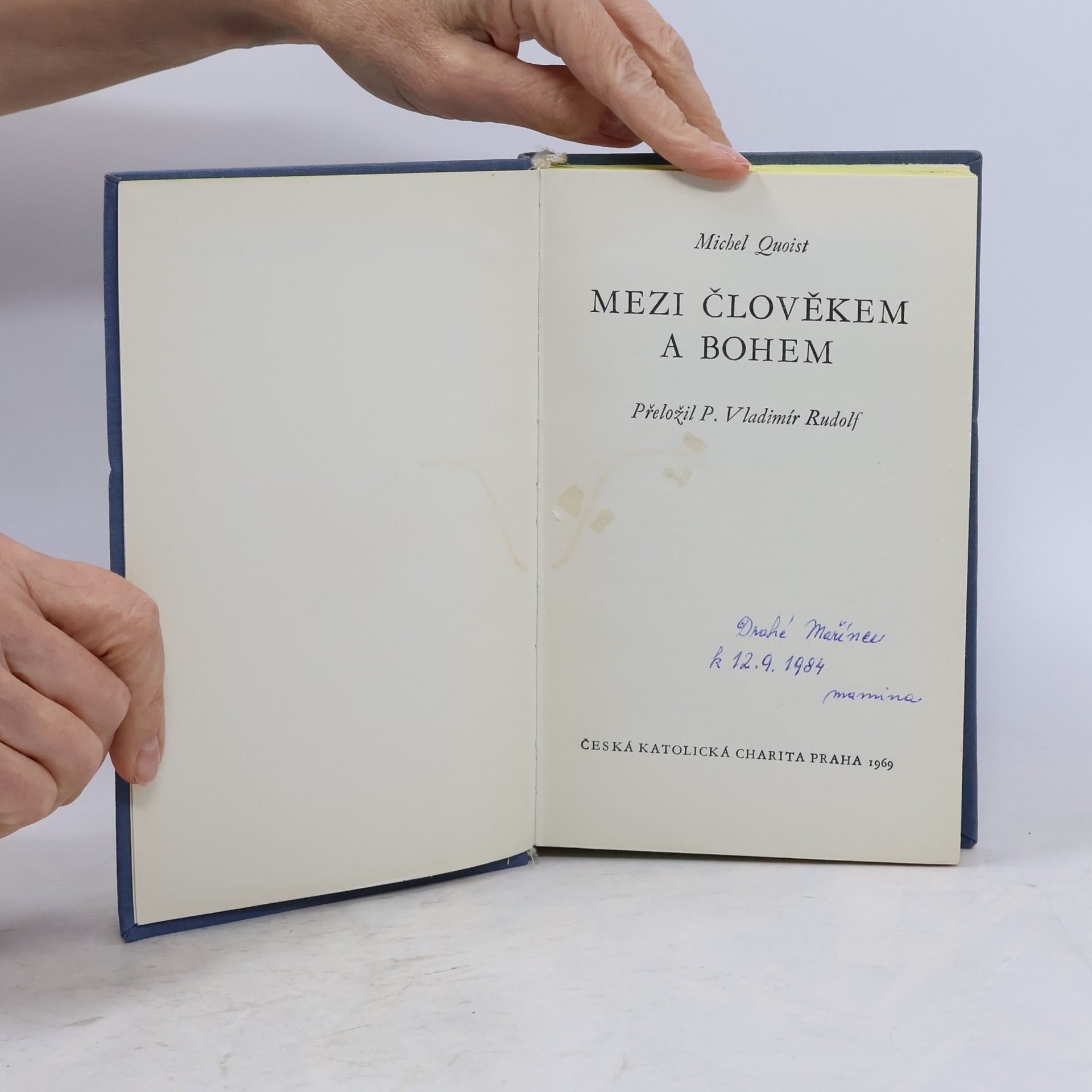 Autores varios Mezi člověkem a Bohem