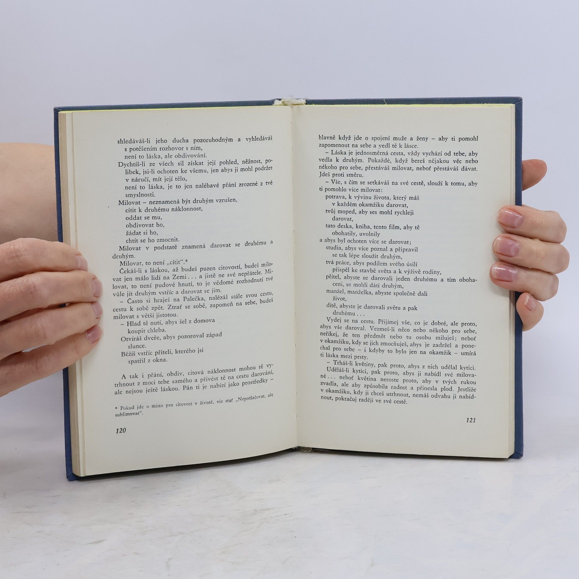Autores varios Mezi člověkem a Bohem