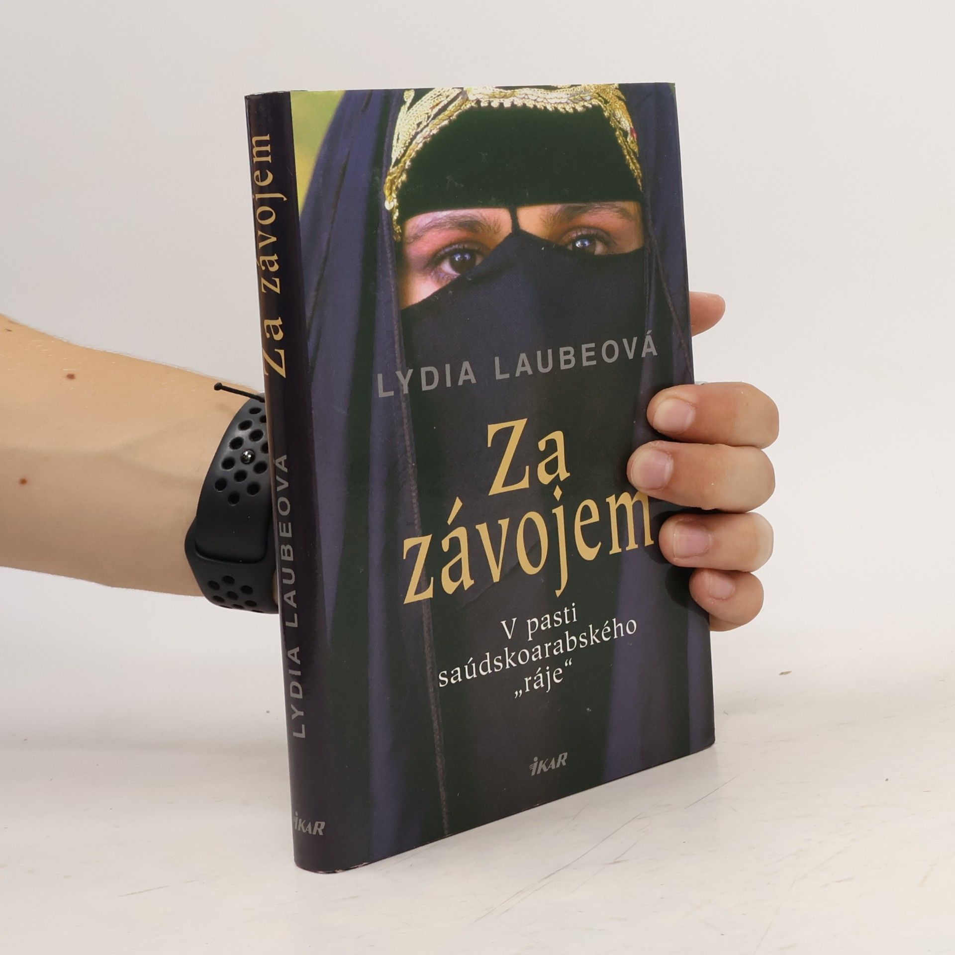 Lydia Laube Za závojem. V pasti saúdskoarabského "ráje"