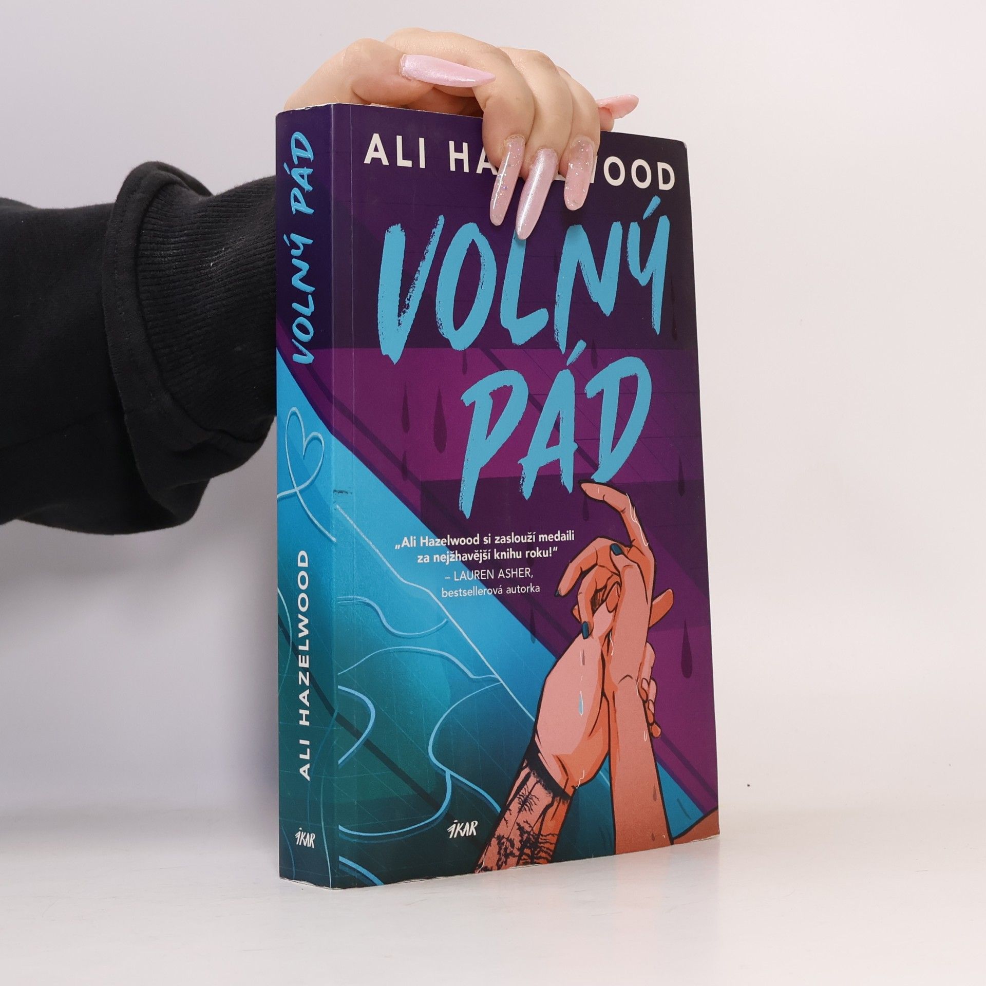 Ali Hazelwood Volný pád