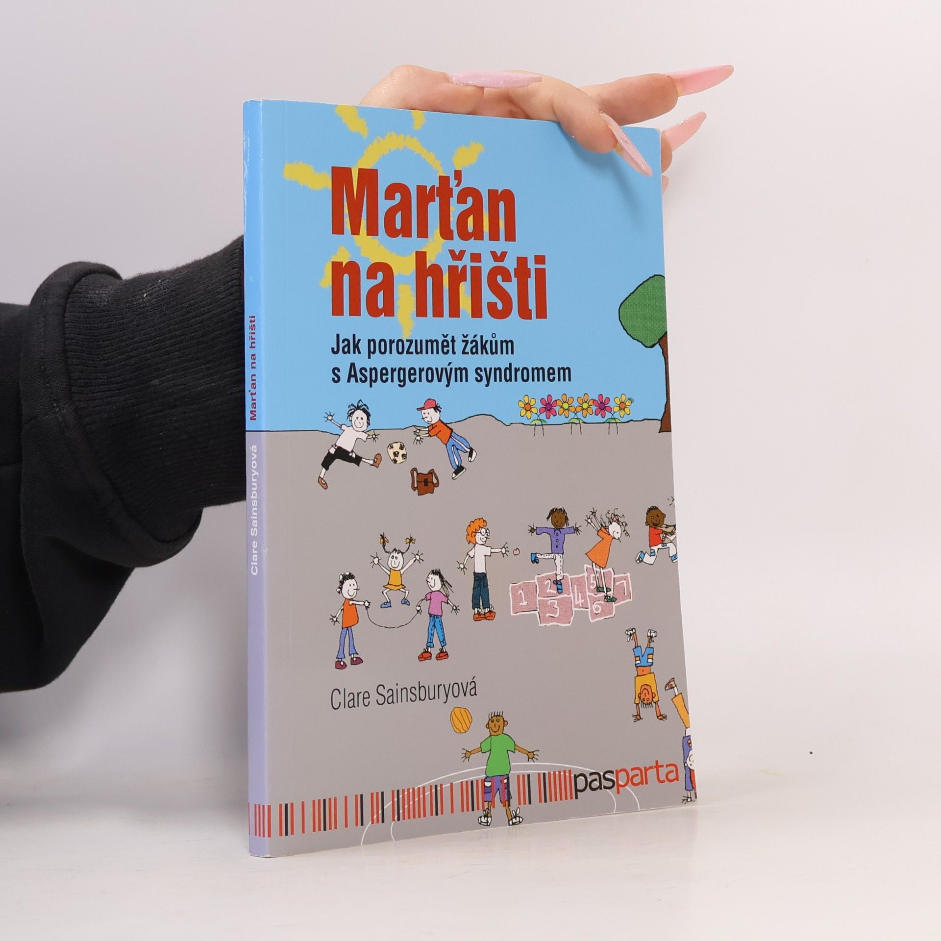 Clare Sainsbury Marťan na hřišti