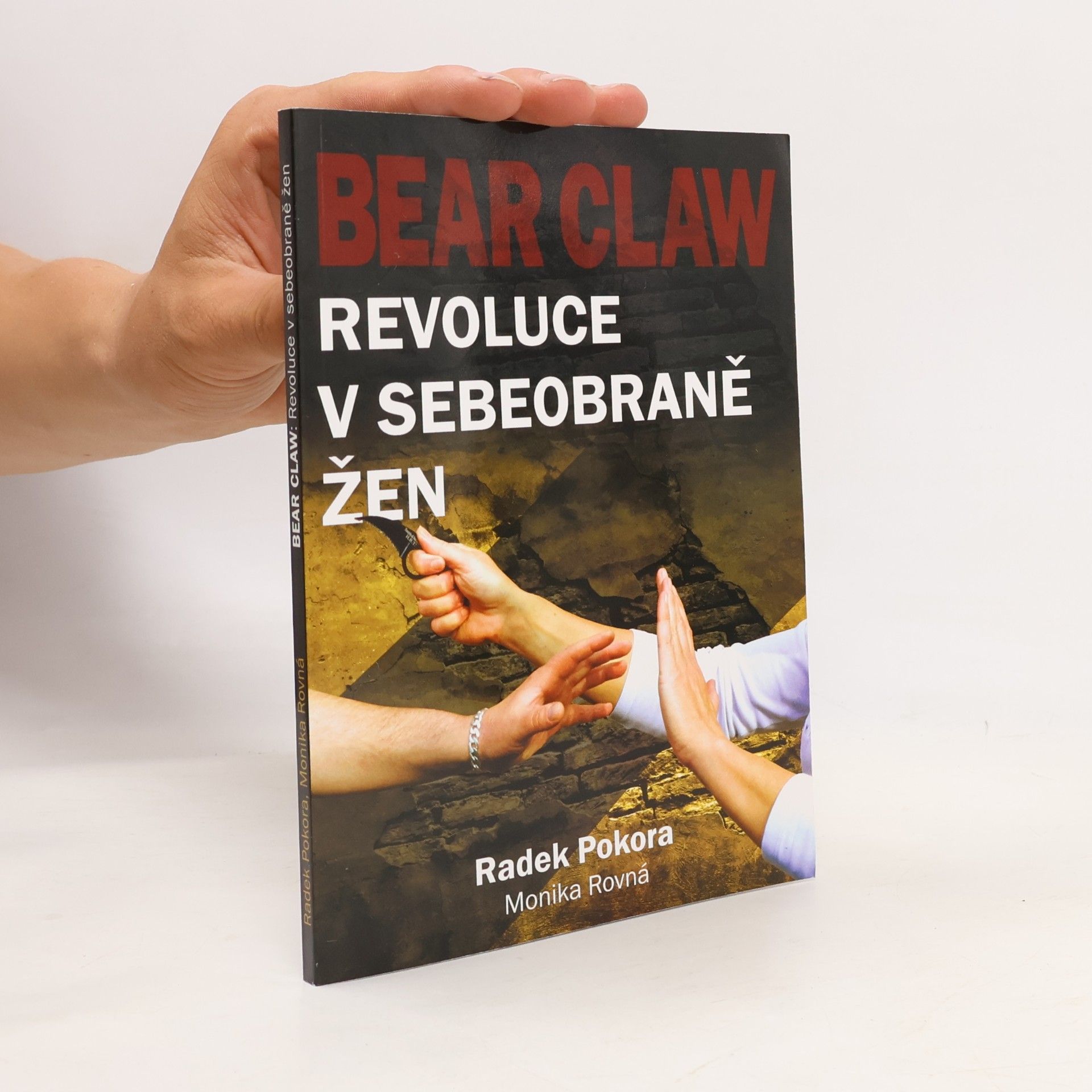 Monika Rovná Bear claw : revoluce v sebeobraně žen
