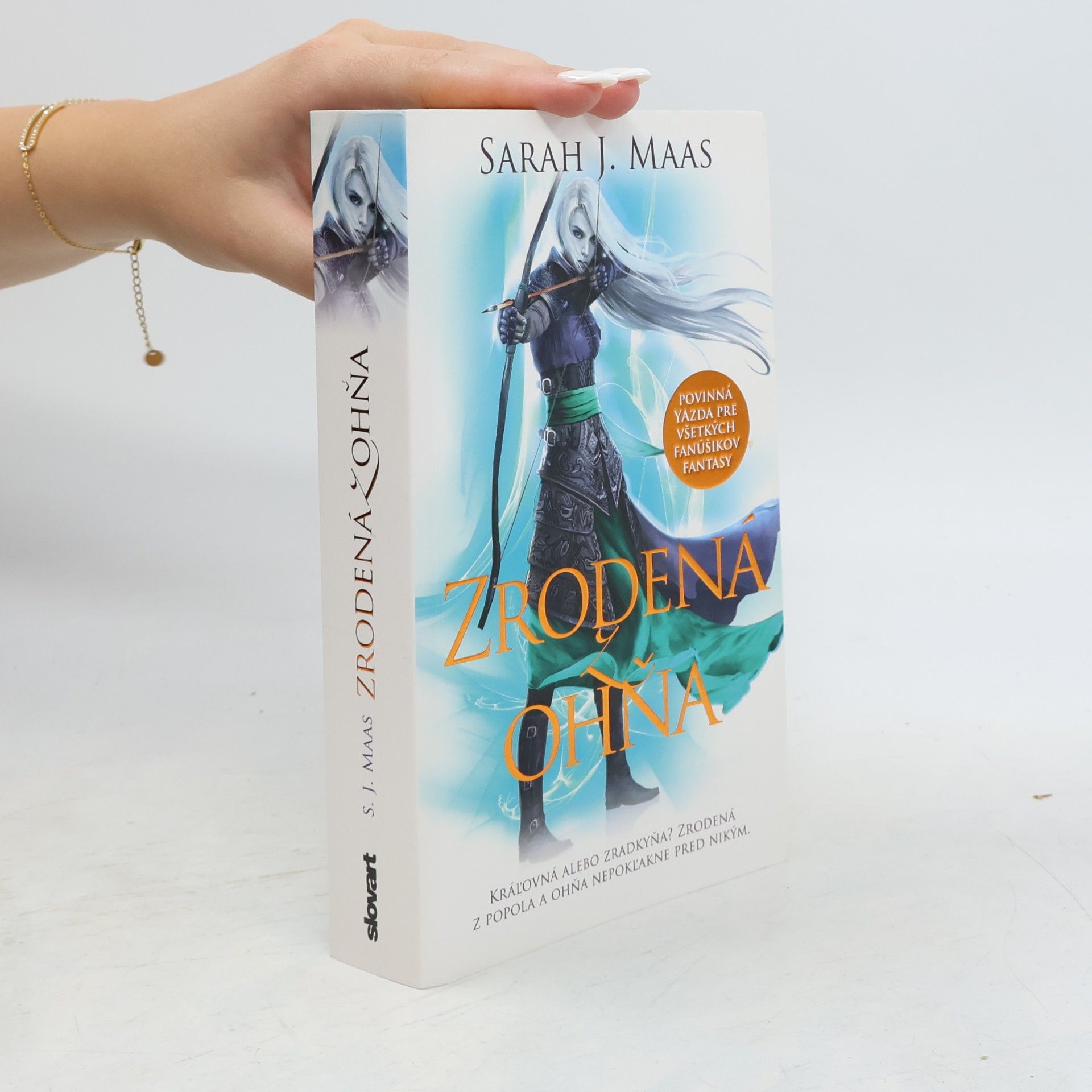 Sarah J. Maas Zrodená z ohňa
