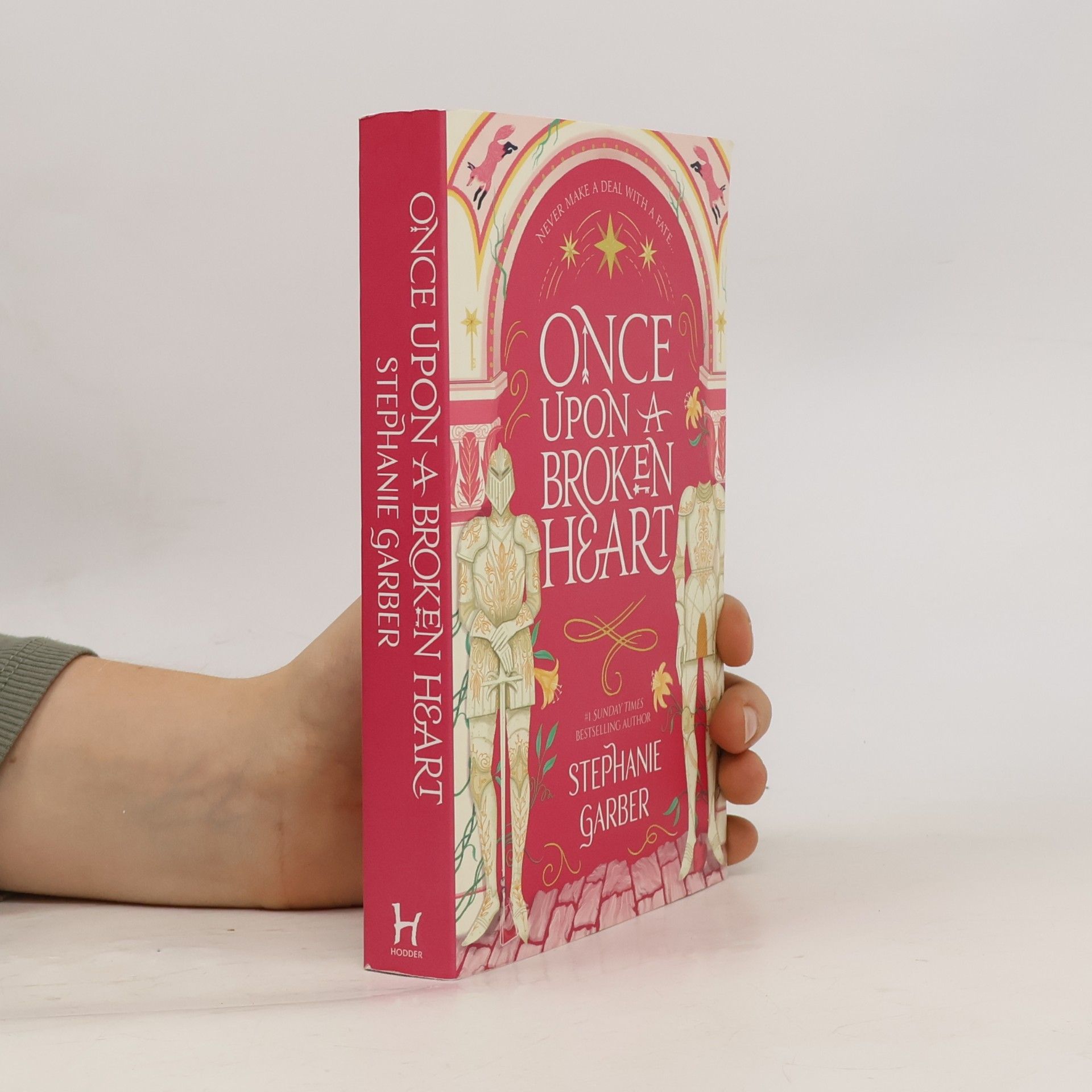 Stephanie Garber Once upon a broken heart