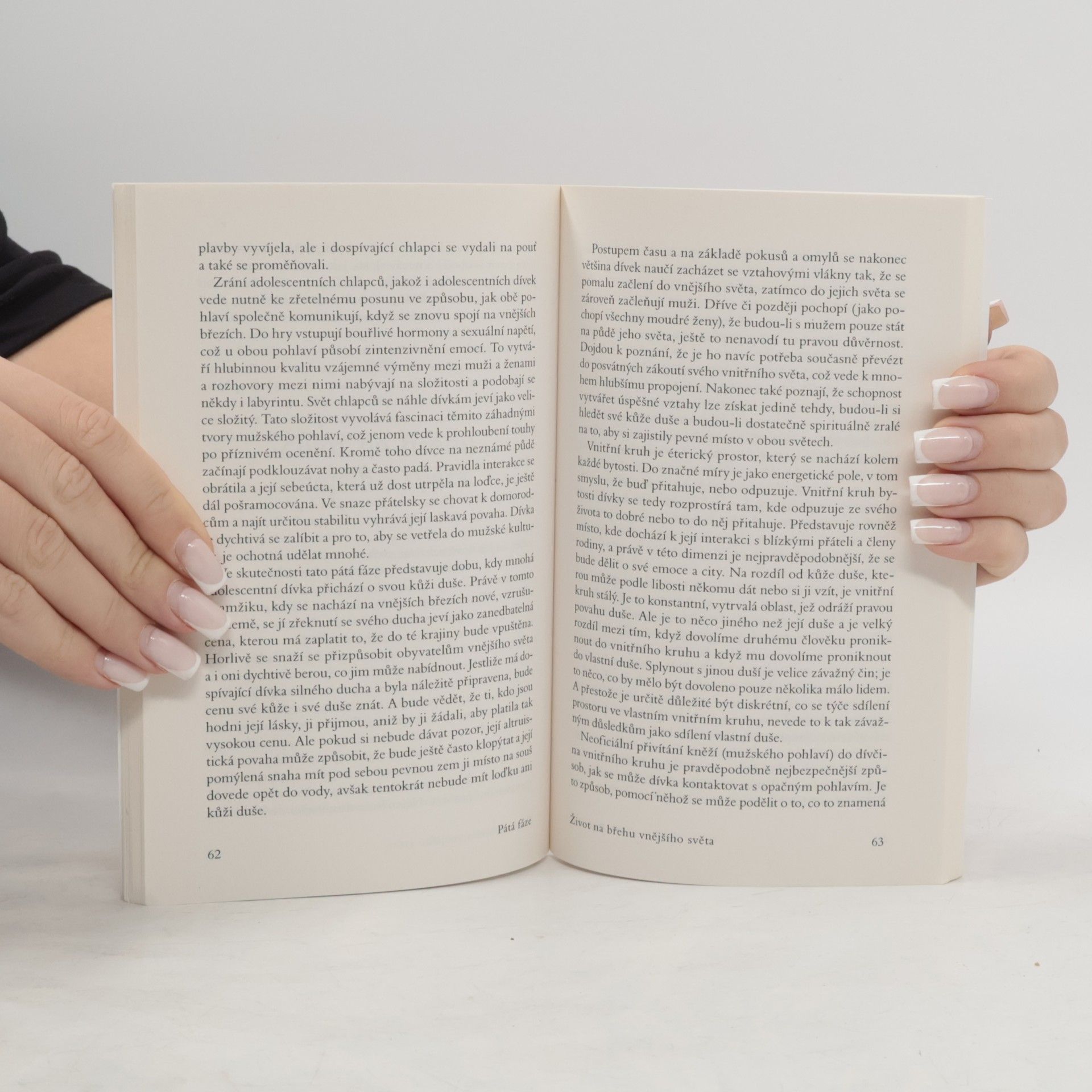 Kristi Meisenbach Boylan Sedm posvátných fází menarché : spirituální cesta dospívající dívky
