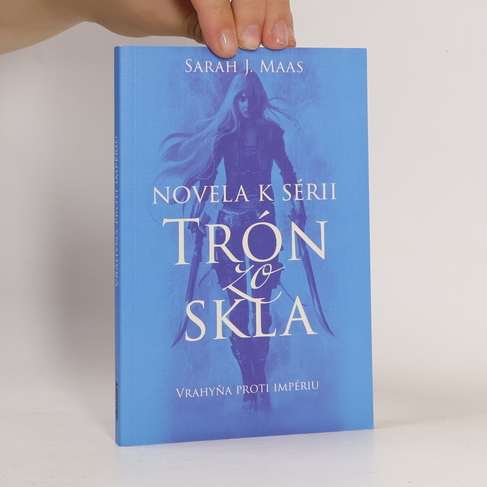 Sarah J. Maas Vrahyňa proti impériu