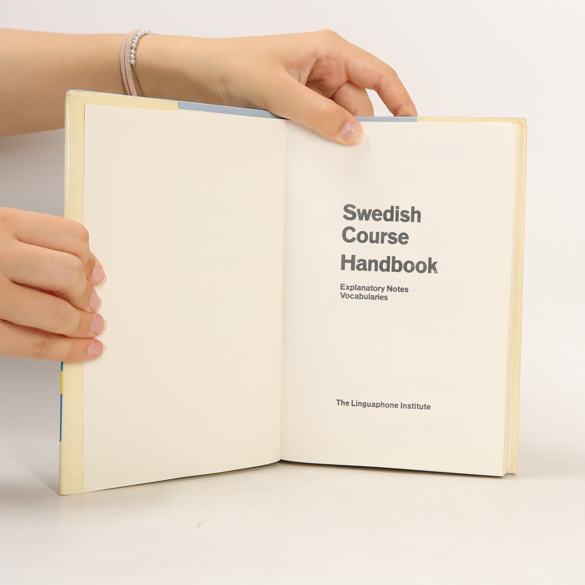 Autores varios Swedish Course Handbook
